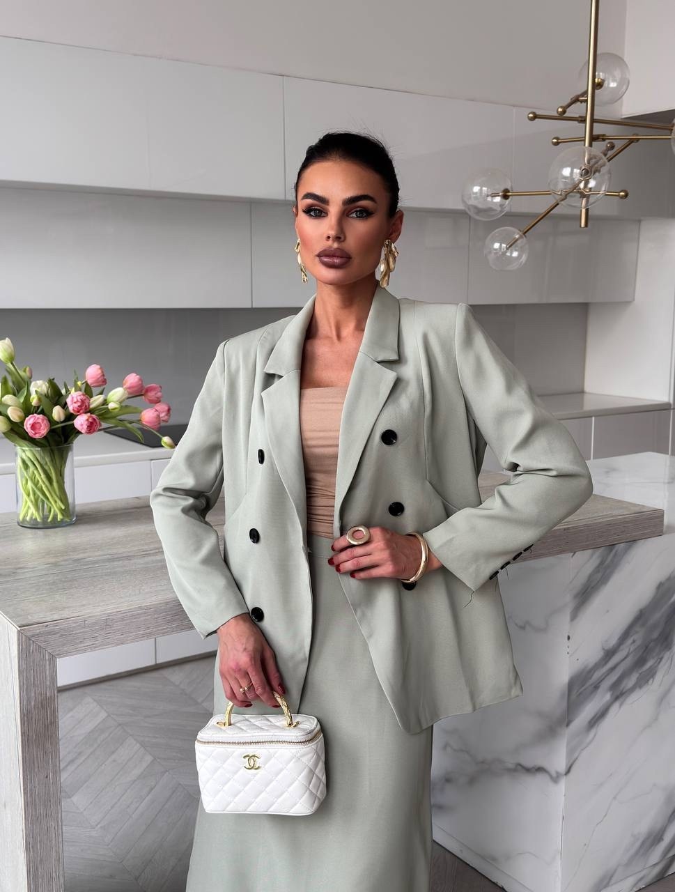 элегантные наряды,стильные образы,атласное платье с пиджаком,стильные наряды