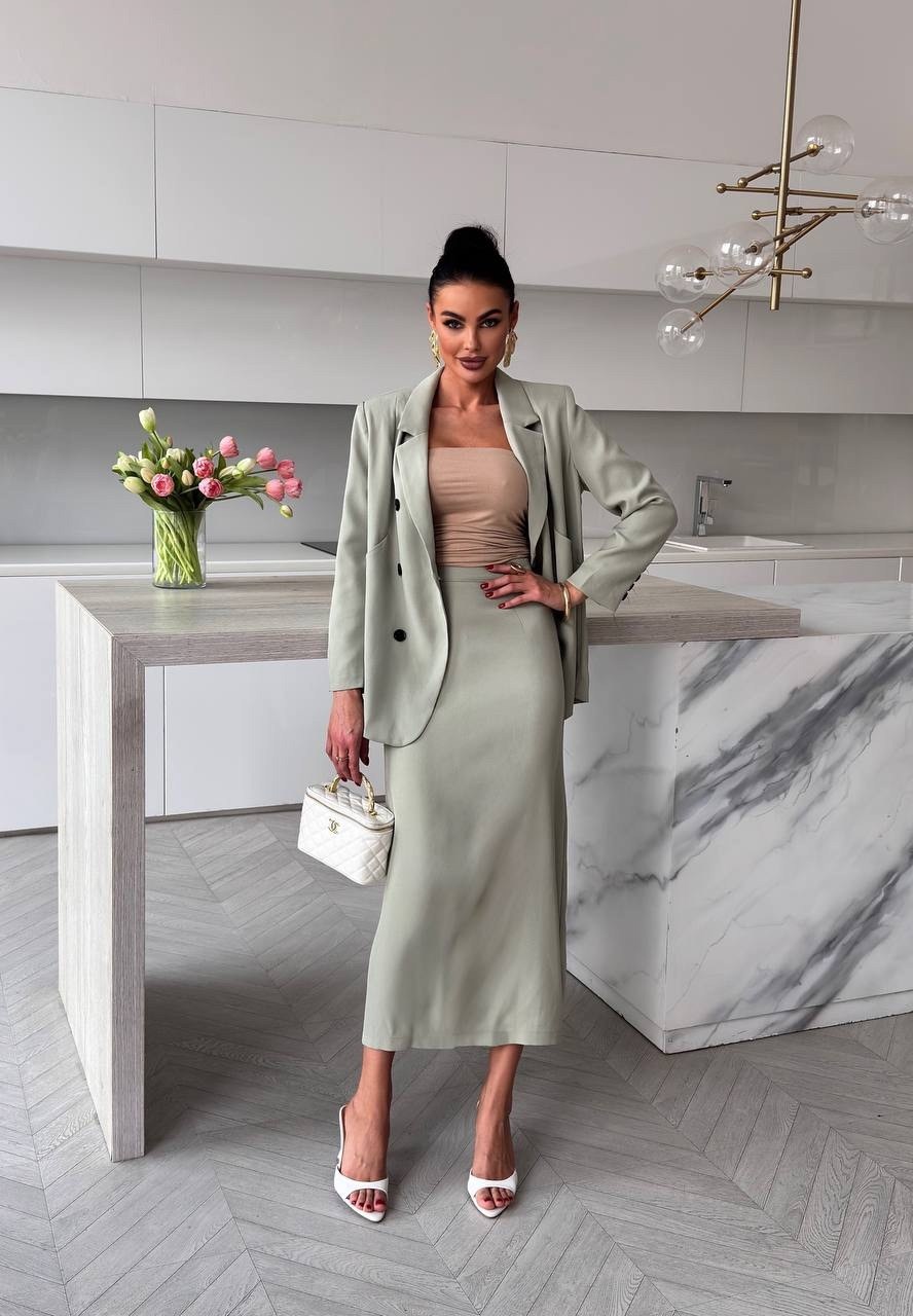 элегантные наряды,стильные образы,атласное платье с пиджаком,стильные наряды