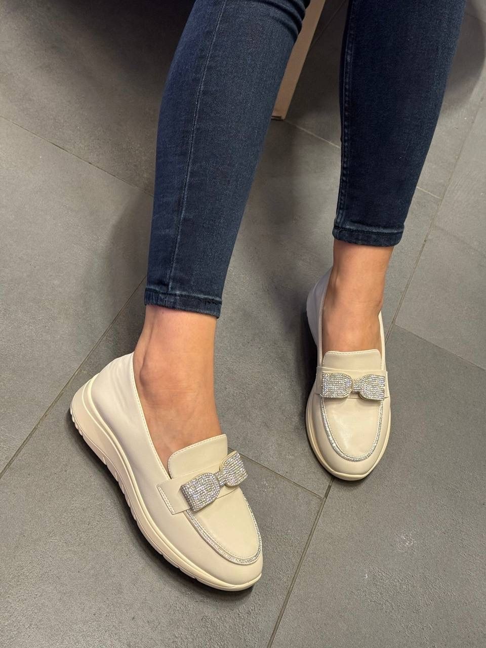 ,лоферы женские,лоферы женские белые,белые лоферы,лоферы женские туфли на плоской подошве для офиса