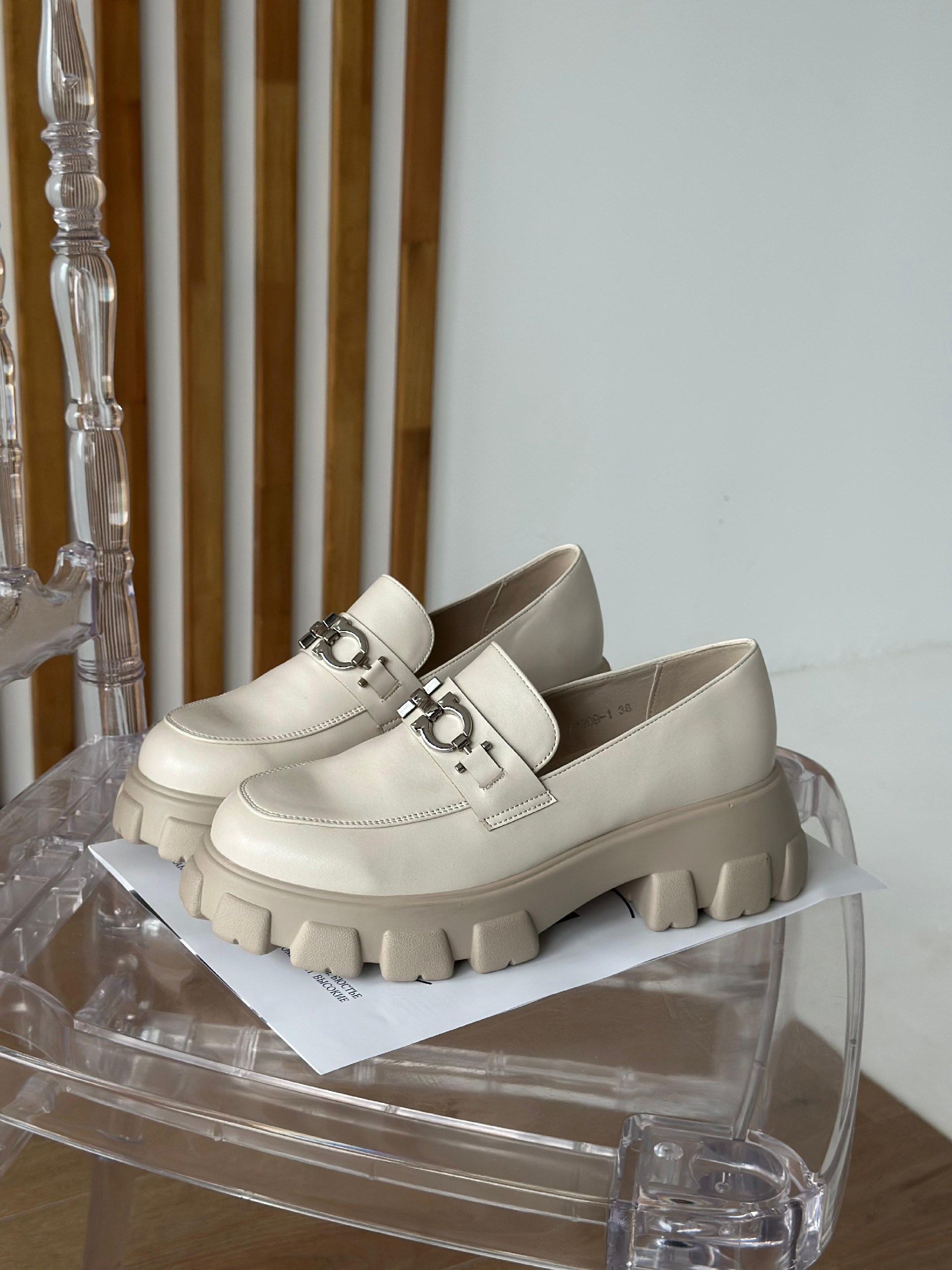 бежевые лоферы,,лоферы женские,модные лоферы,лоферы женские бежевые