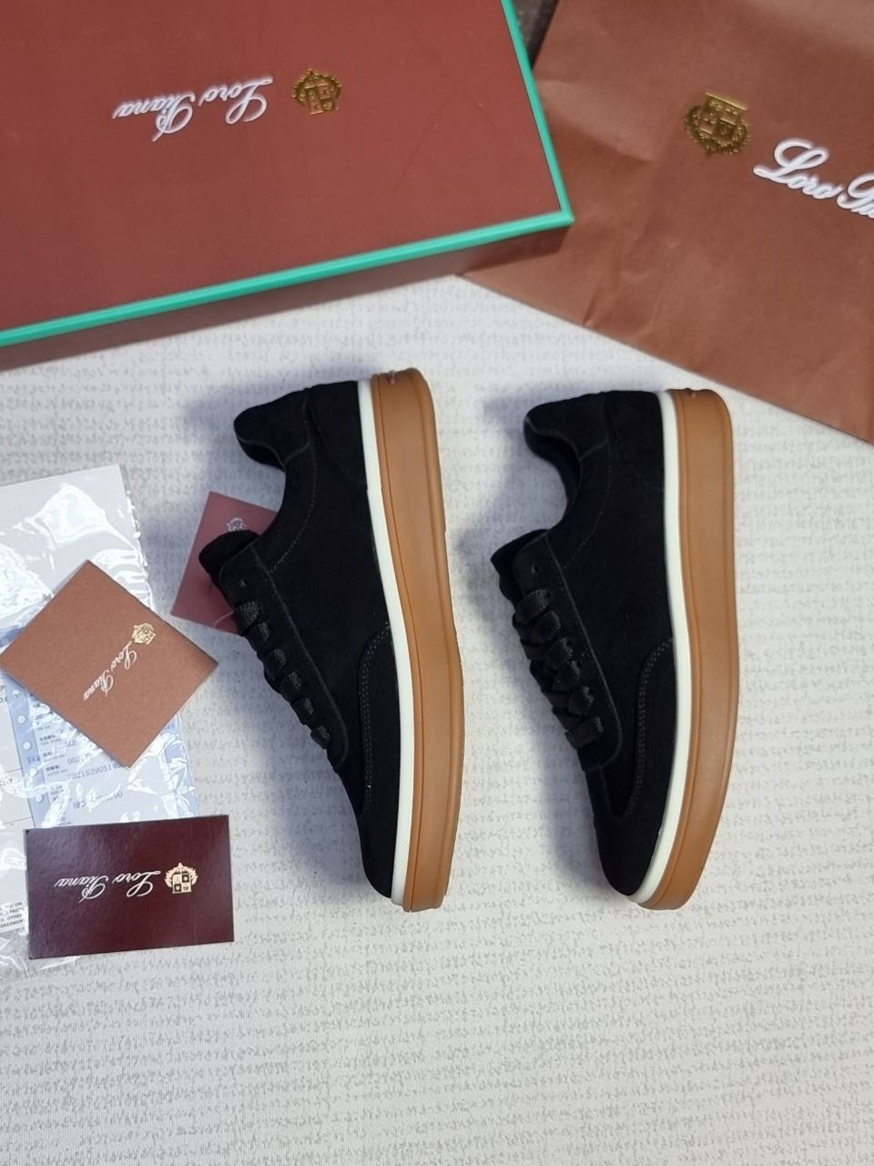 ,спортивная ,обуви,замшевые кеды,брендовые кроссовки