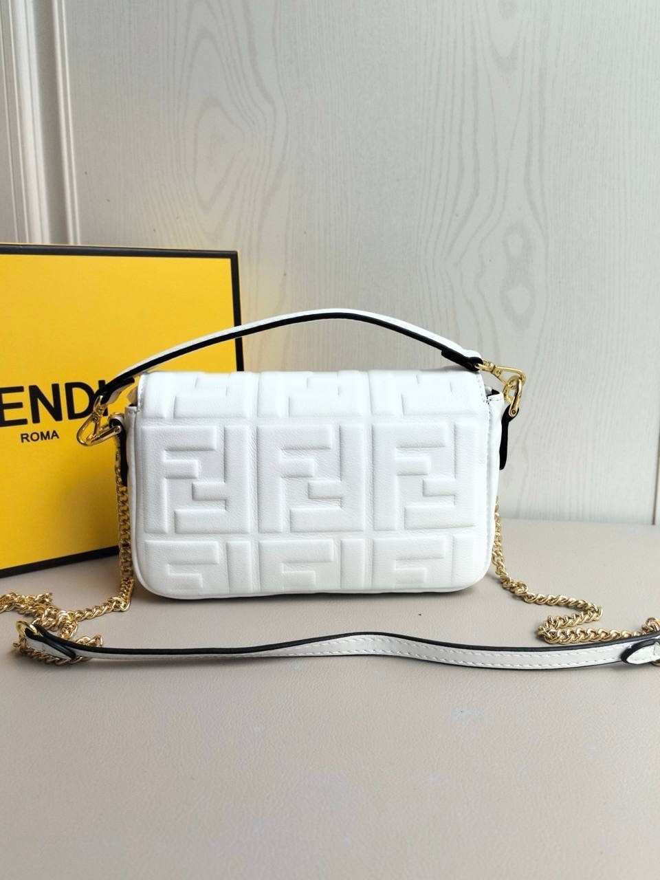 сумка fendi baguette,fendi сумка,fendi сумка на плечо,сумка женская fendi,сумка фенди белая