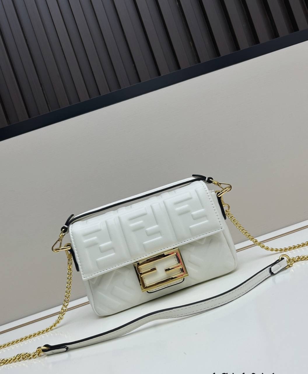 сумка fendi baguette,fendi сумка на плечо,cумка fendi,сумка женская fendi,сумка фенди