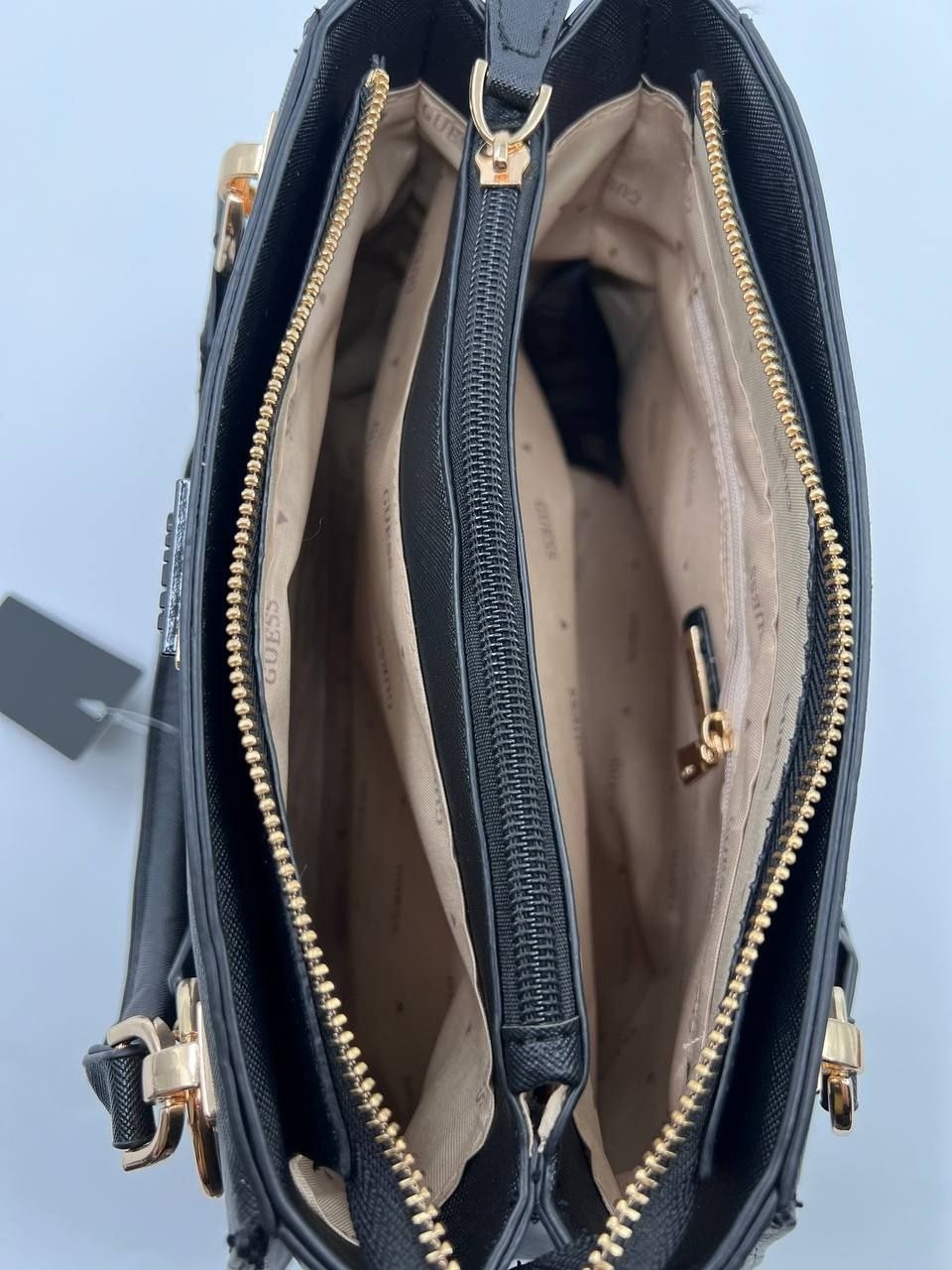 белая сумка guess,guess сумка тоут,guess сумка,сумка guess женская,сумка брендовая женская guess