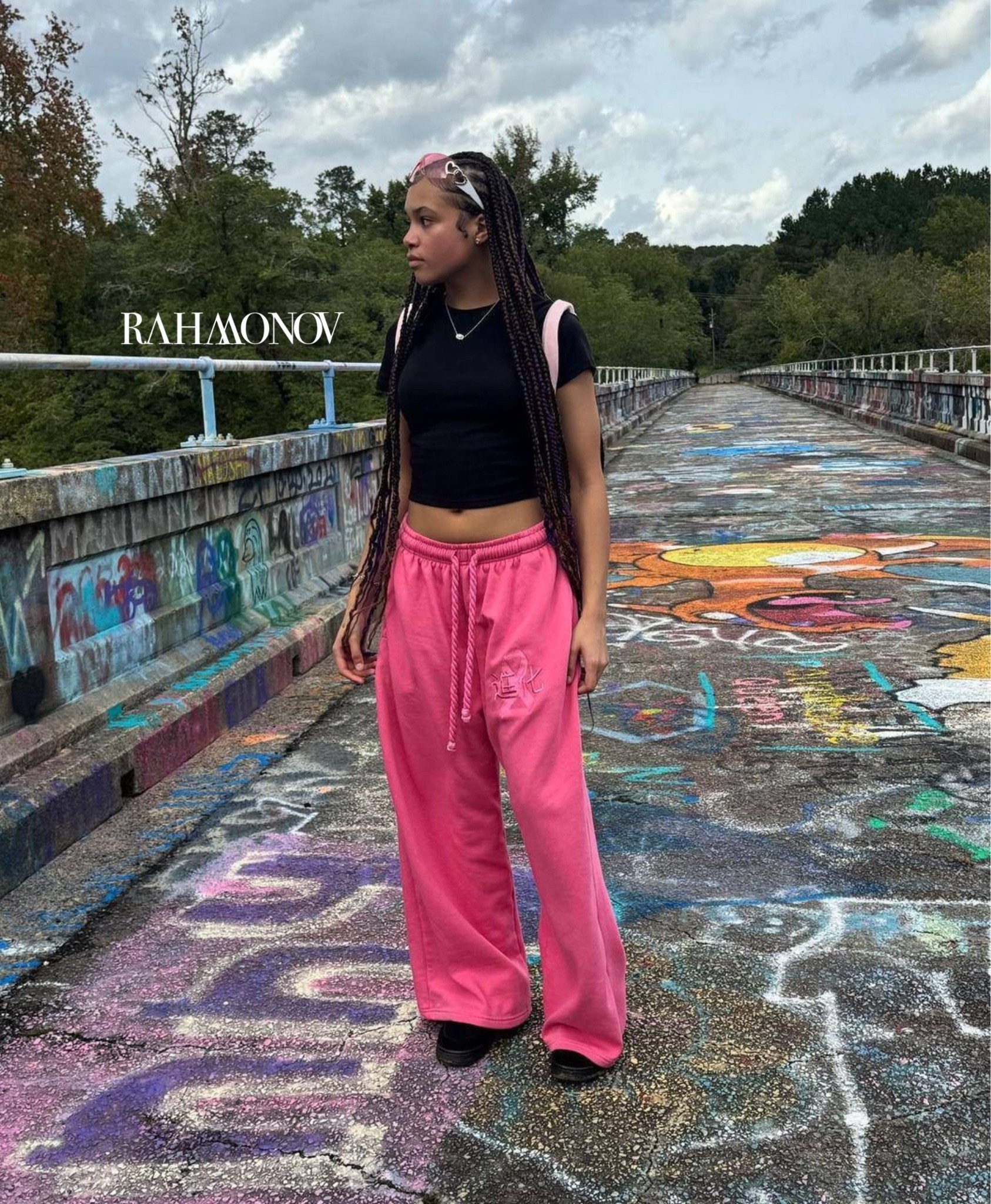 брюки розовые,штаны розовые,спортивные брюки,спортивные брюки широкие,штаны свободные