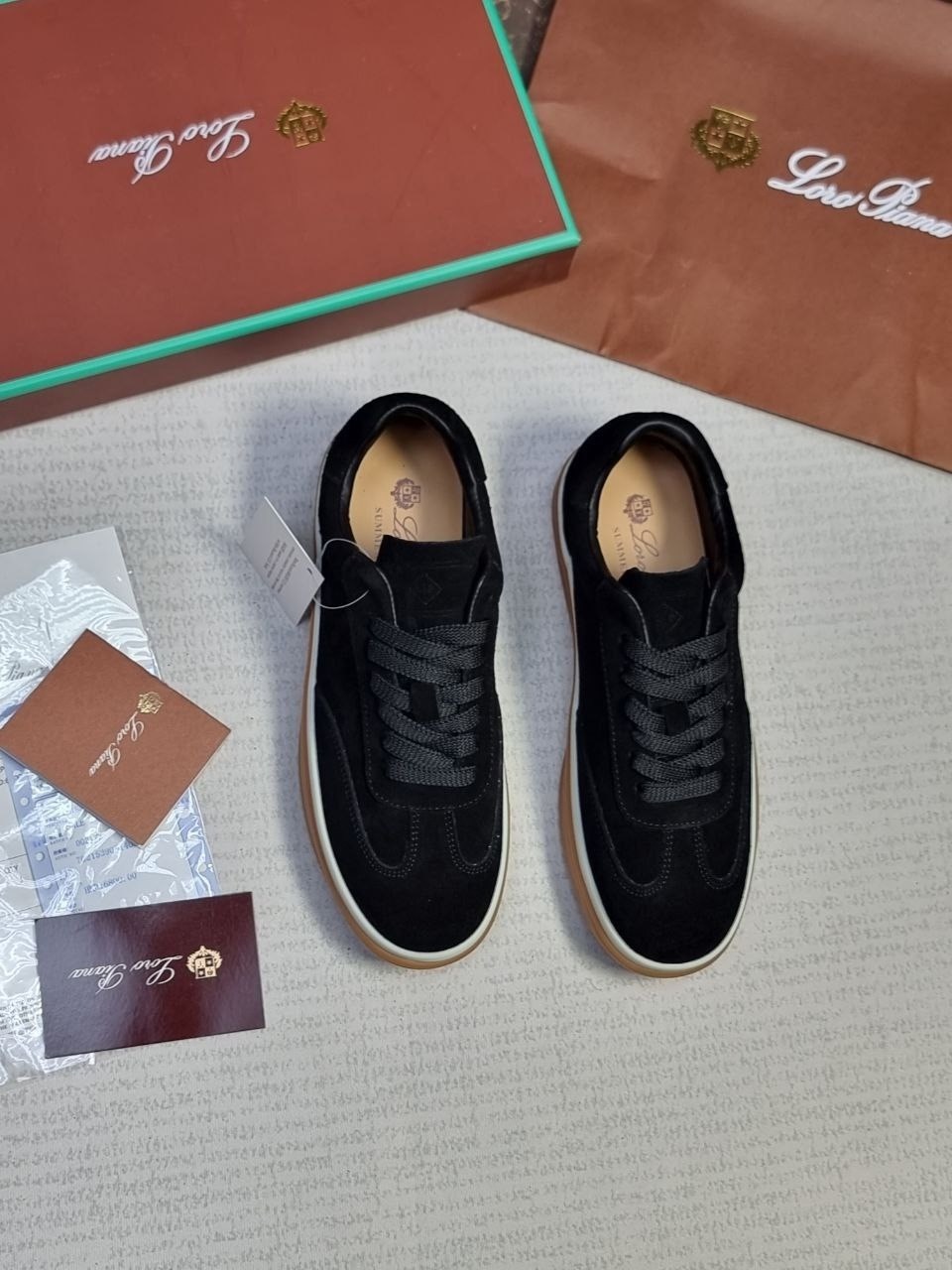 ,спортивная ,обуви,замшевые кеды,брендовые кроссовки