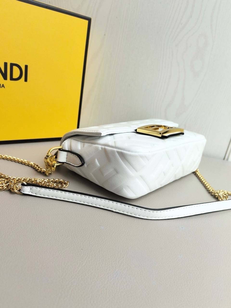 сумка fendi baguette,fendi сумка,fendi сумка на плечо,сумка женская fendi,сумка фенди белая