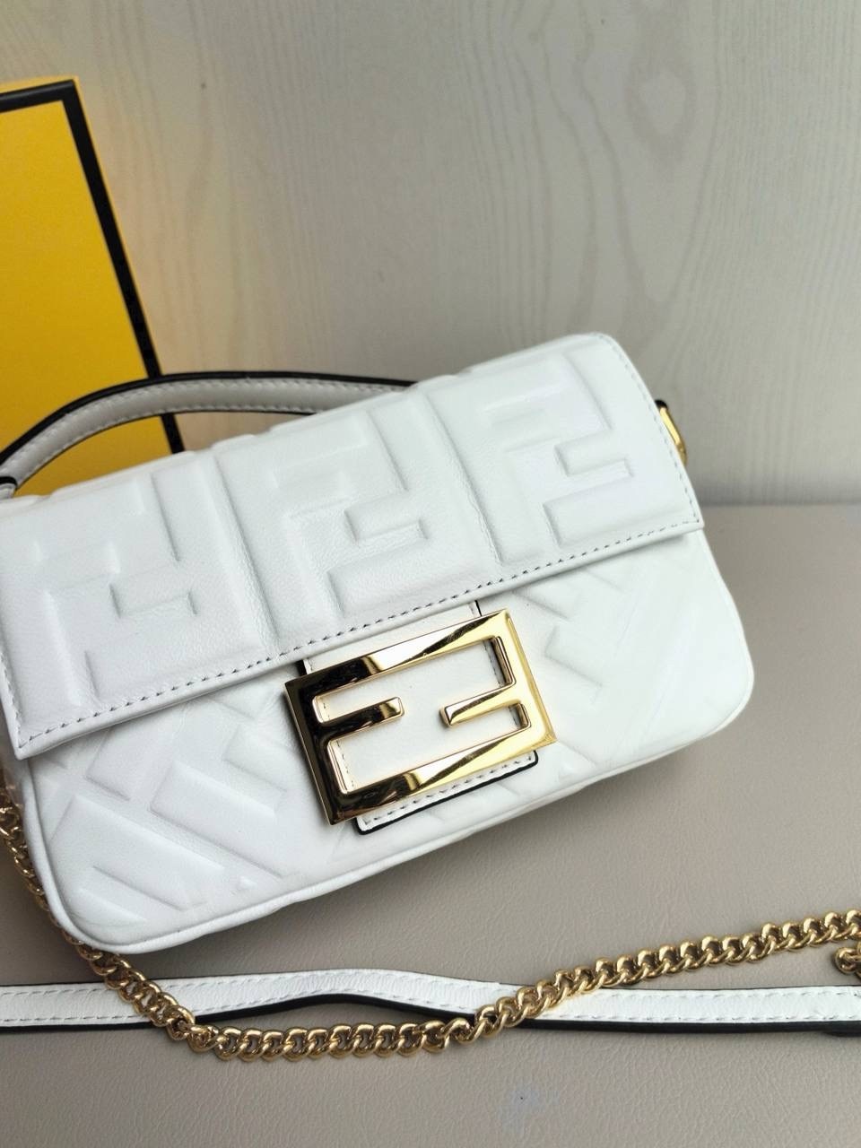 сумка fendi baguette,fendi сумка,fendi сумка на плечо,сумка женская fendi,сумка фенди белая