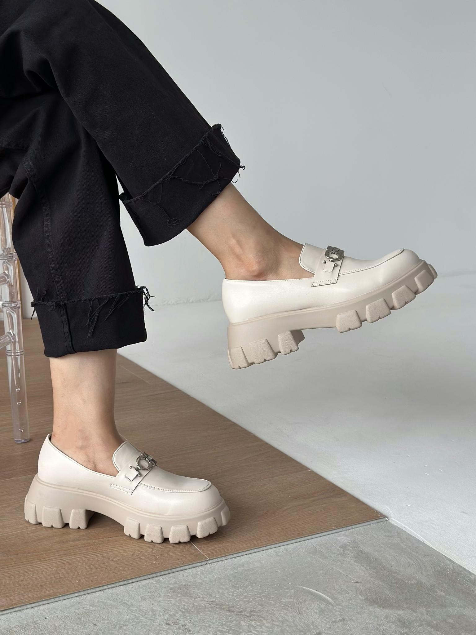 бежевые лоферы,,лоферы женские,модные лоферы,лоферы женские бежевые