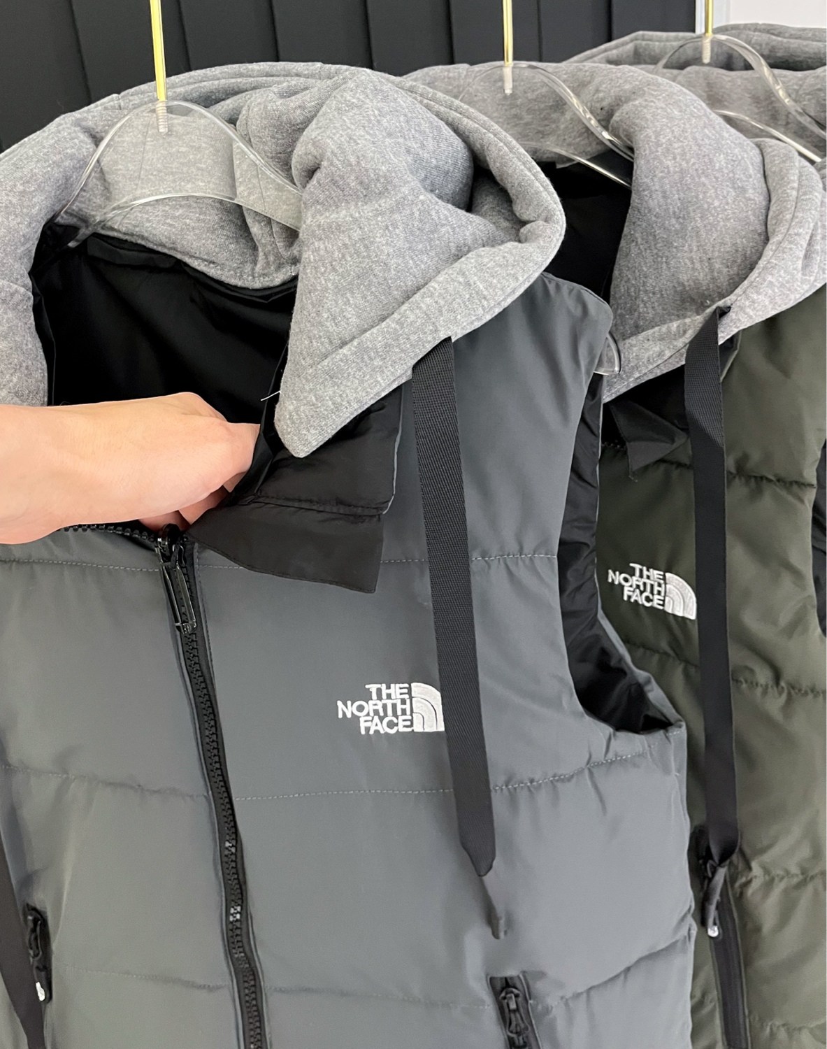 жилет,жилетка женская,жилетка,жилеты с капюшоном,жилетка монклер