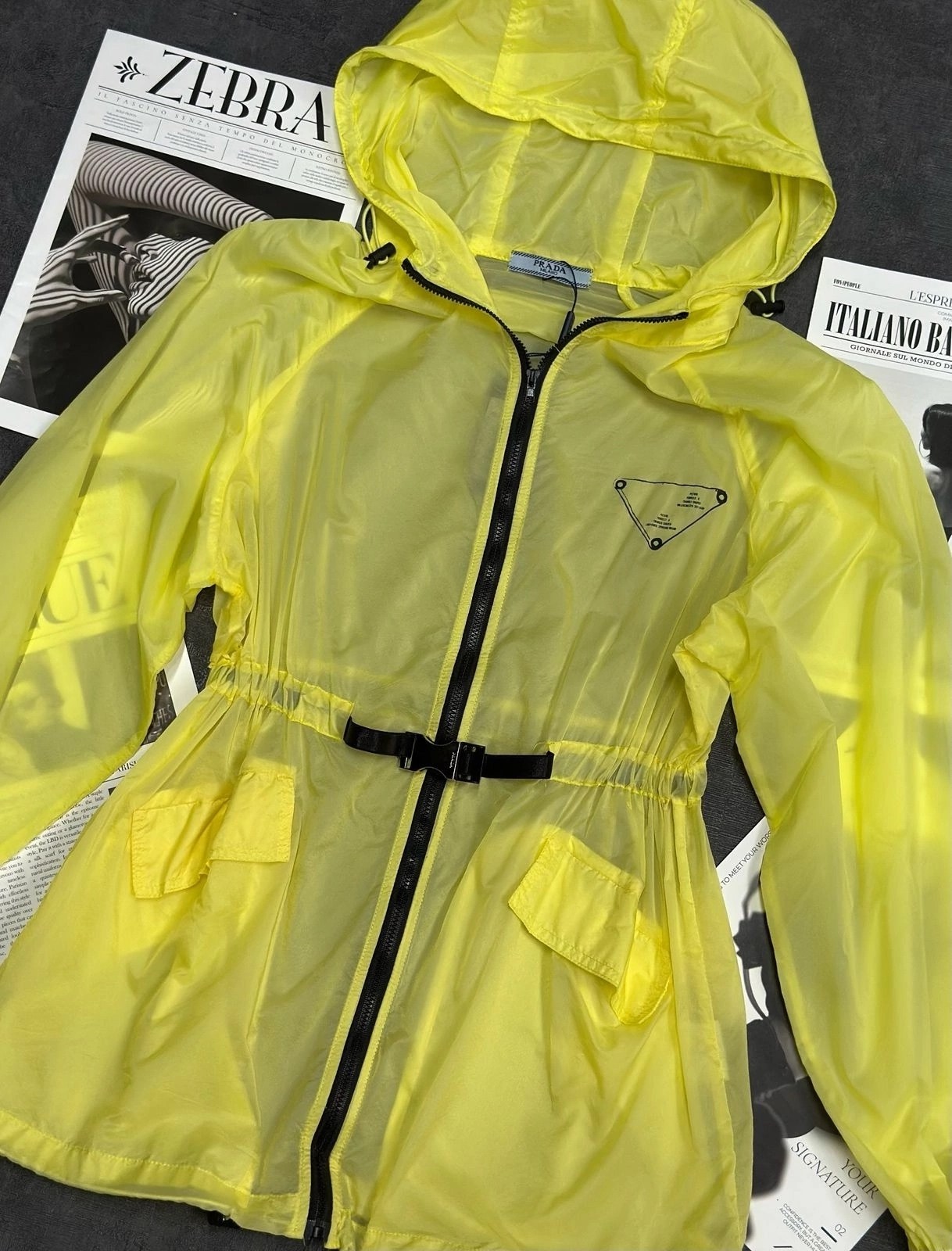 куртка adidas by stella mccartney,легкая куртка,желтая куртка,спортивная куртка,одежда с капюшоном