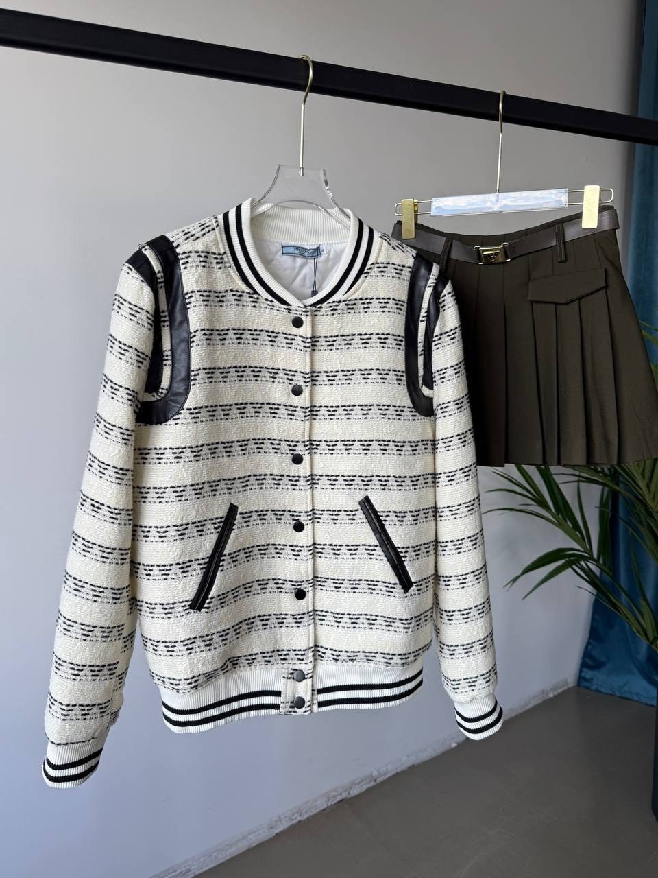 куртка бомбер,бомбер женская,бомбер на девушке,юбка стильная