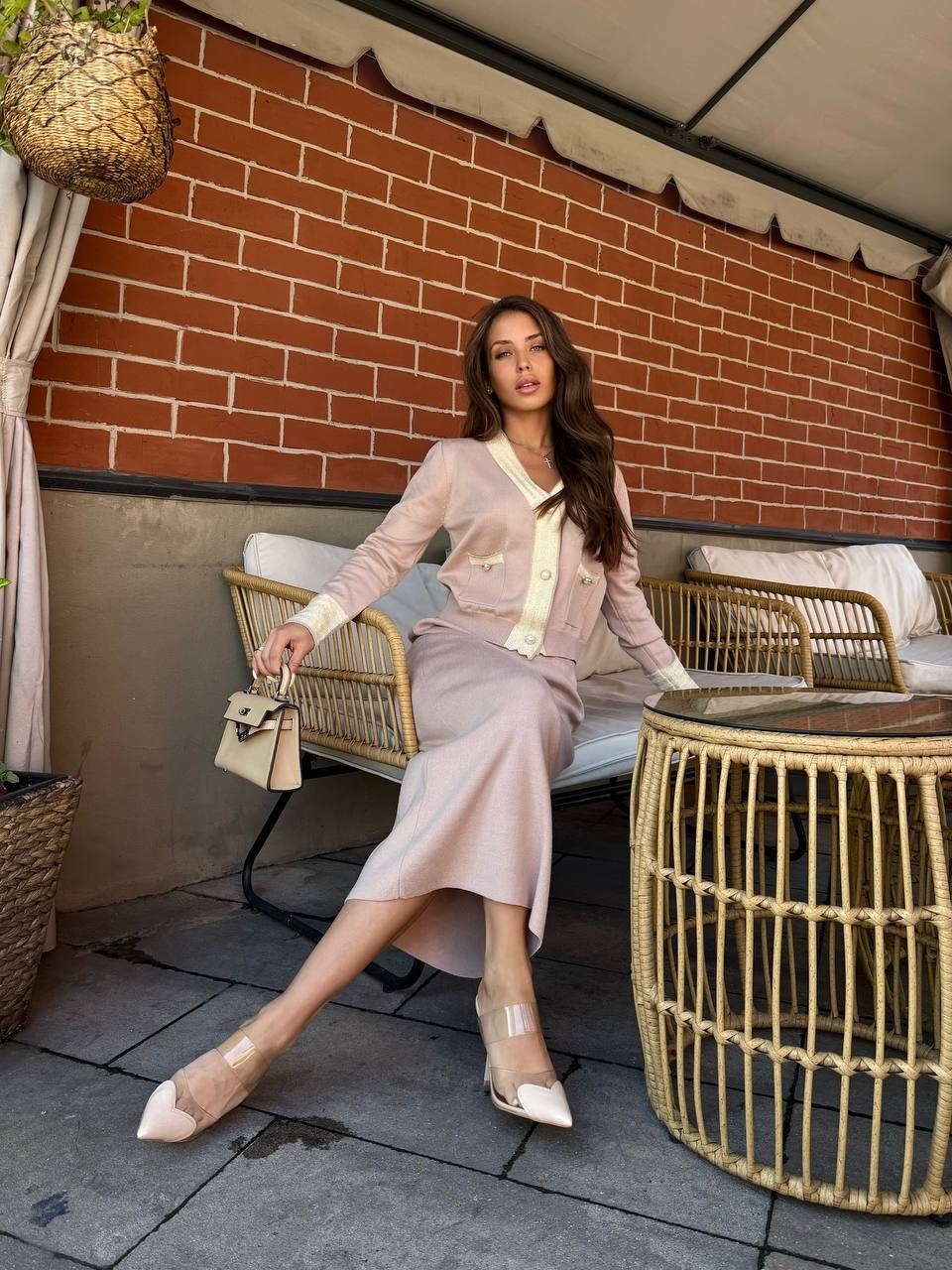 женские костюмы с юбкой,костюм с юбкой,элегантные наряды,жакет и юбка,трикотажные костюмы