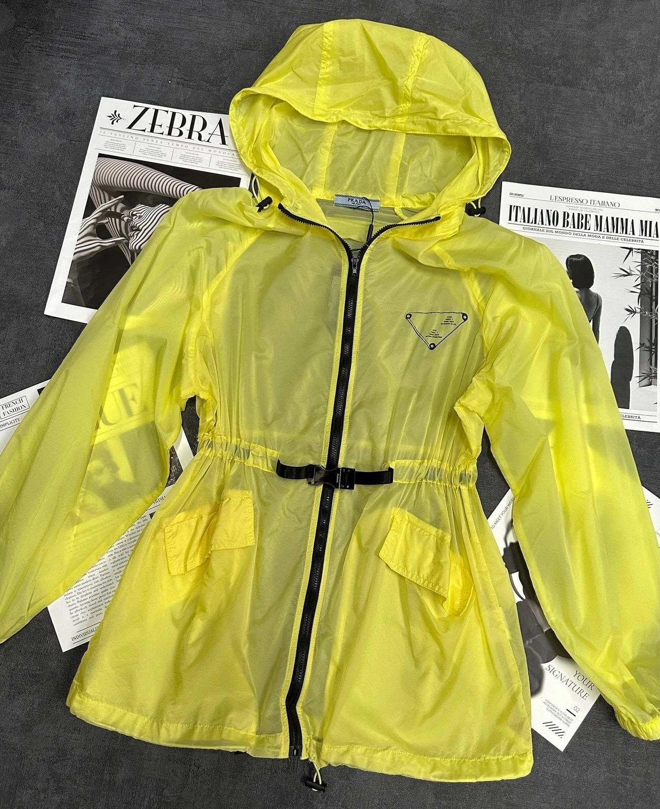 куртка adidas by stella mccartney,легкая куртка,желтая куртка,спортивная куртка,одежда с капюшоном