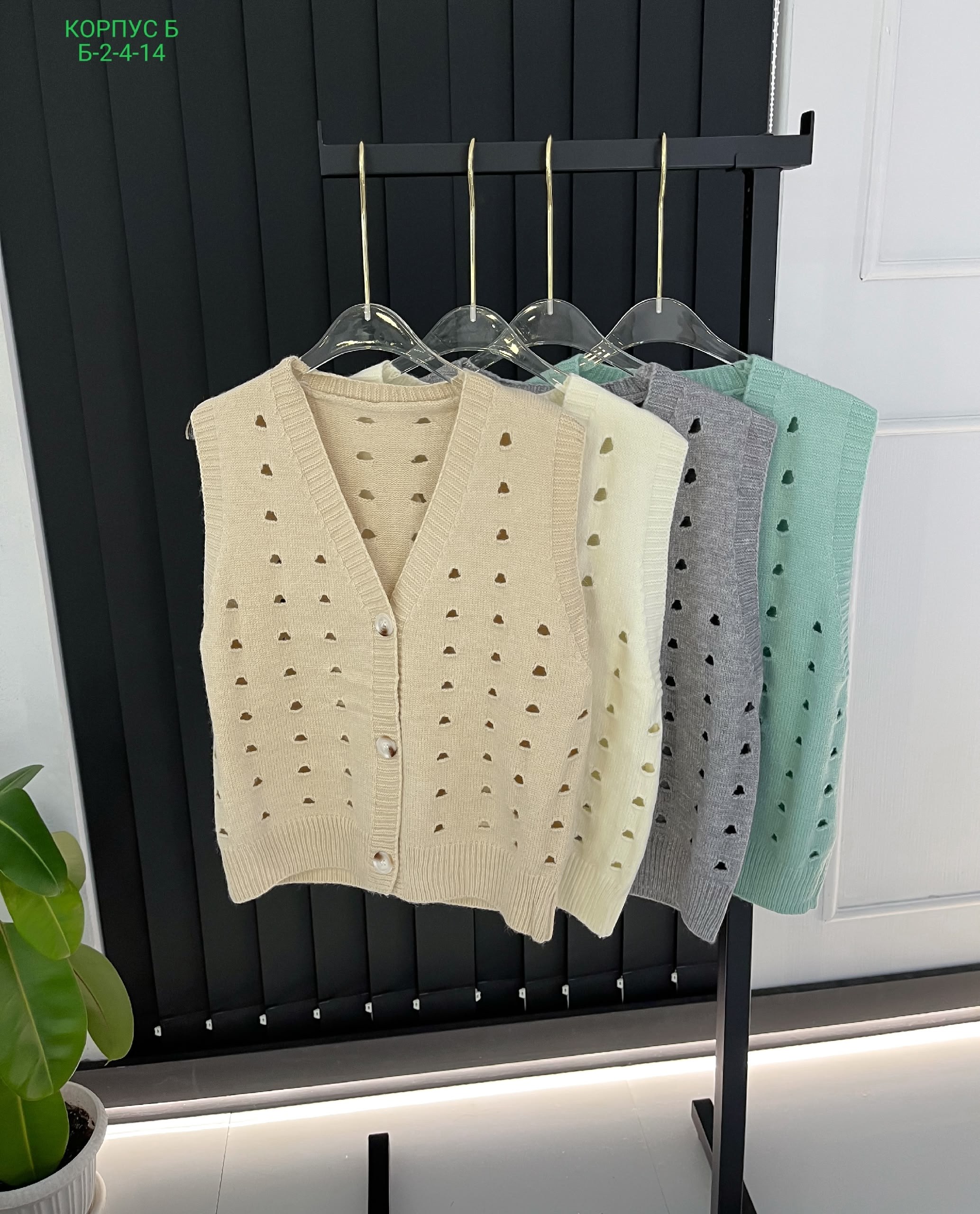 женский вязаный жилет,вязаные жилеты,жилетка вязаная,жилетка женская,вязаные вещи жилетки