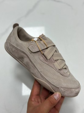 Кроссовки