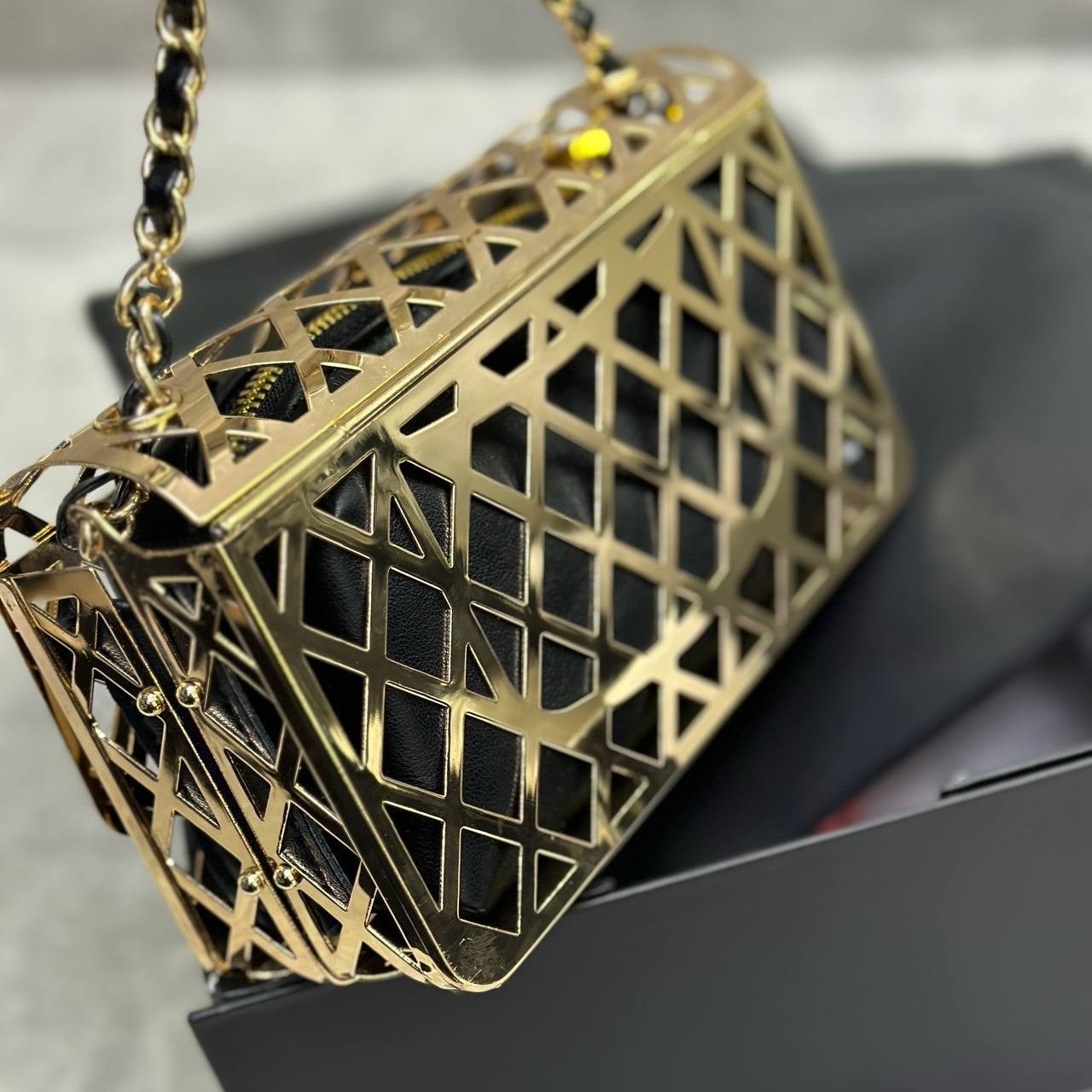 сумка женская chanel,сумка chanel,сумка шанель со значками,клатч chanel,сумочка шанель