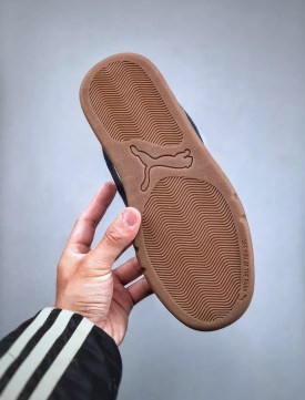 Кроссовки
