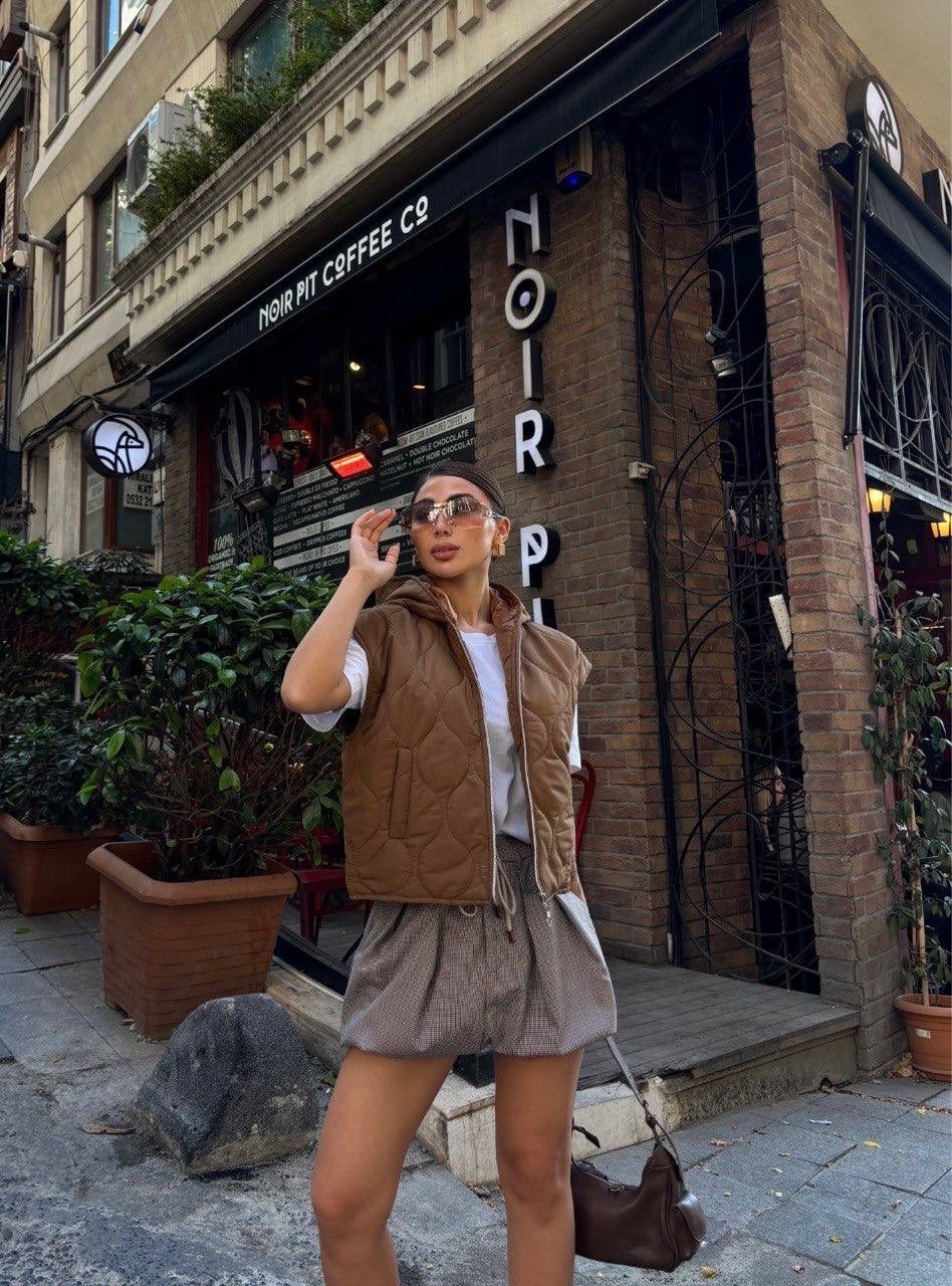 женский жилет,жилетка женская,жилет коричневый,жилетка короткая,жилет стеганый