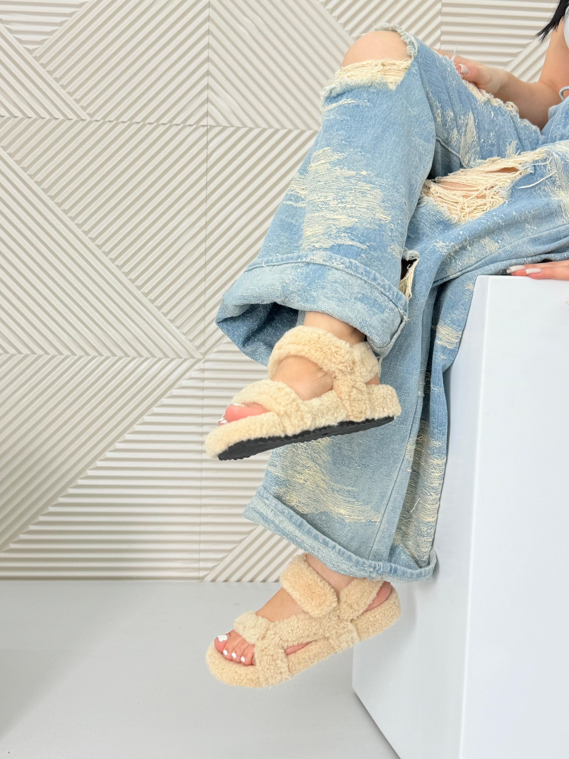 ,меховые босоножки фенди,сандалии модные,босоножки сандали,детские сандалии