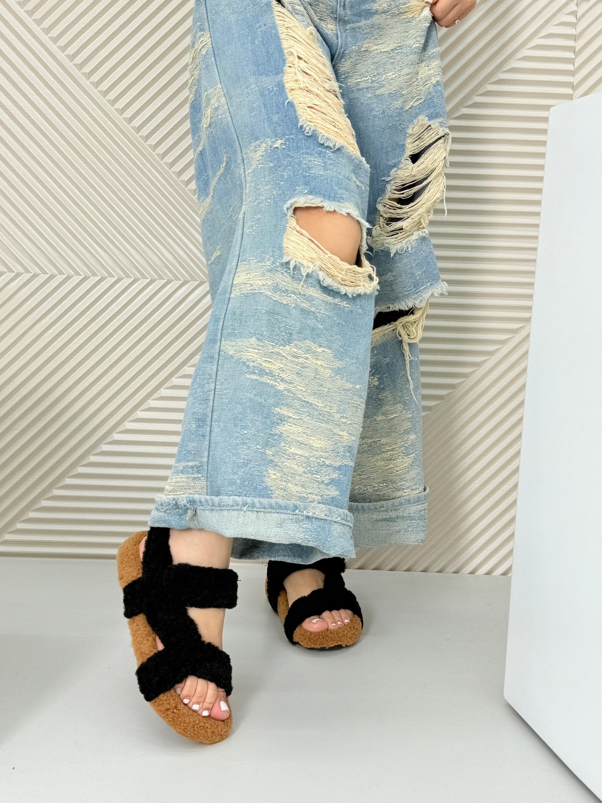 ,меховые босоножки фенди,сандалии модные,босоножки сандали,детские сандалии