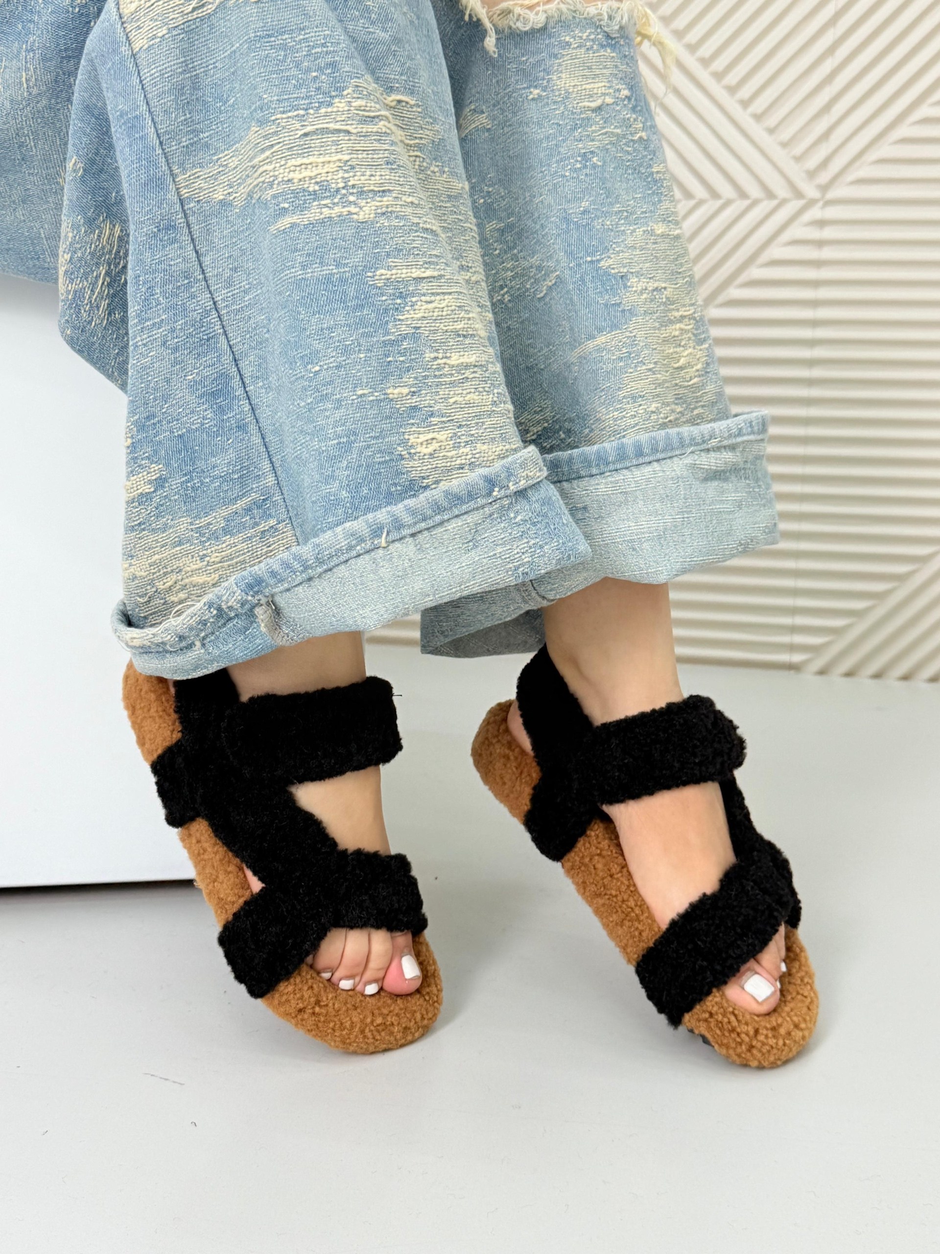 ,меховые босоножки фенди,сандалии модные,босоножки сандали,детские сандалии