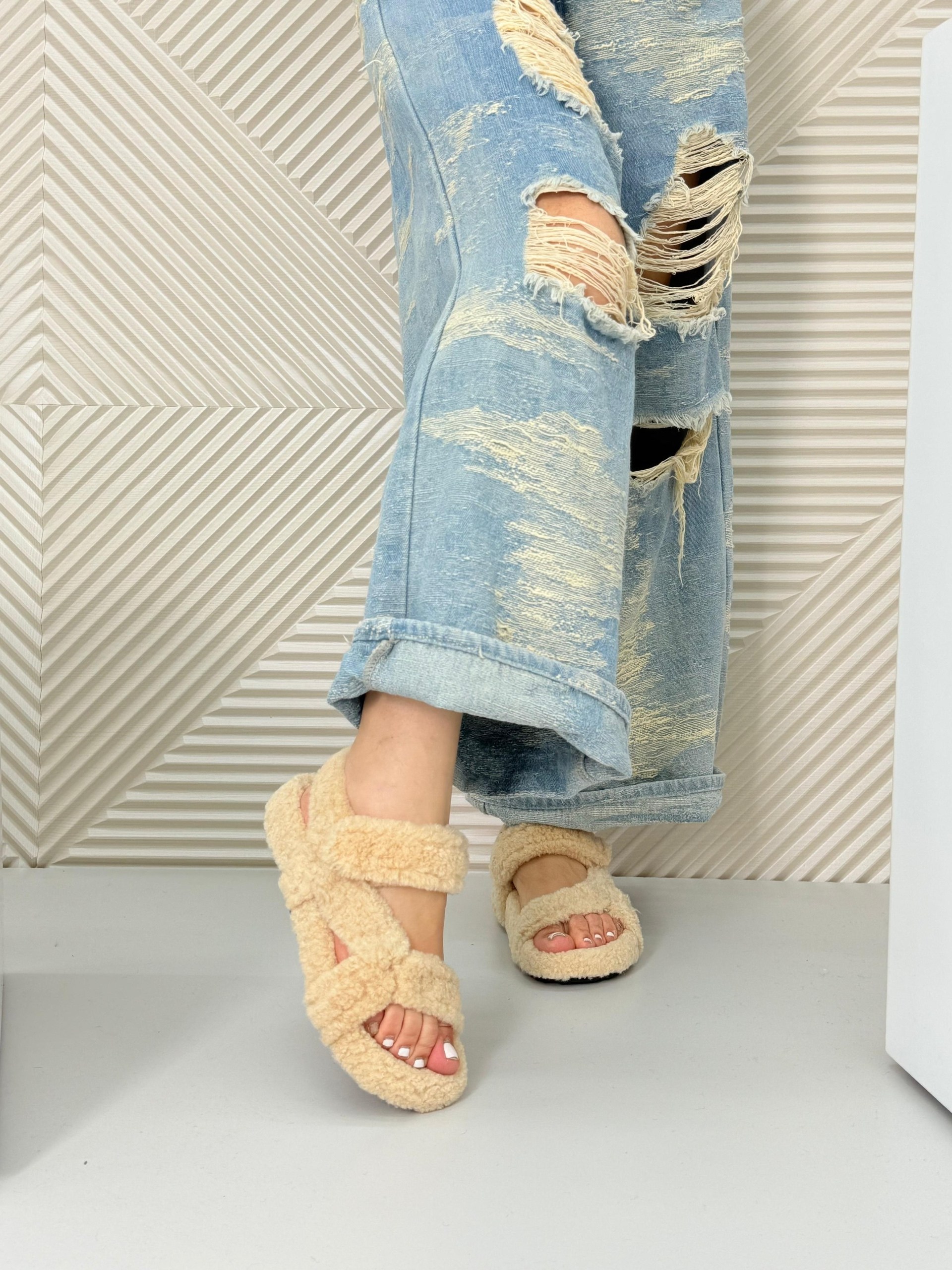 ,меховые босоножки фенди,сандалии модные,босоножки сандали,детские сандалии