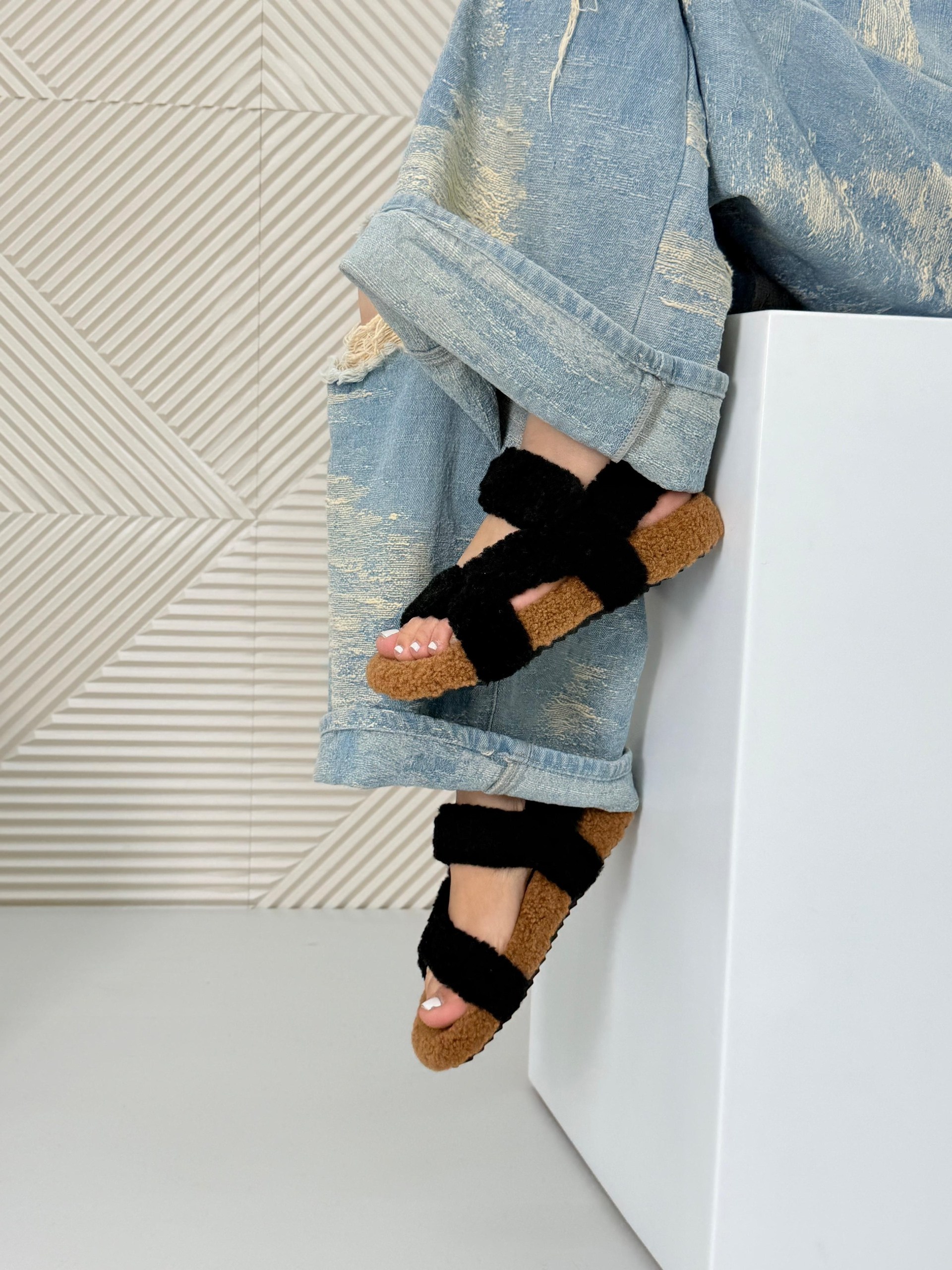 ,меховые босоножки фенди,сандалии модные,босоножки сандали,детские сандалии