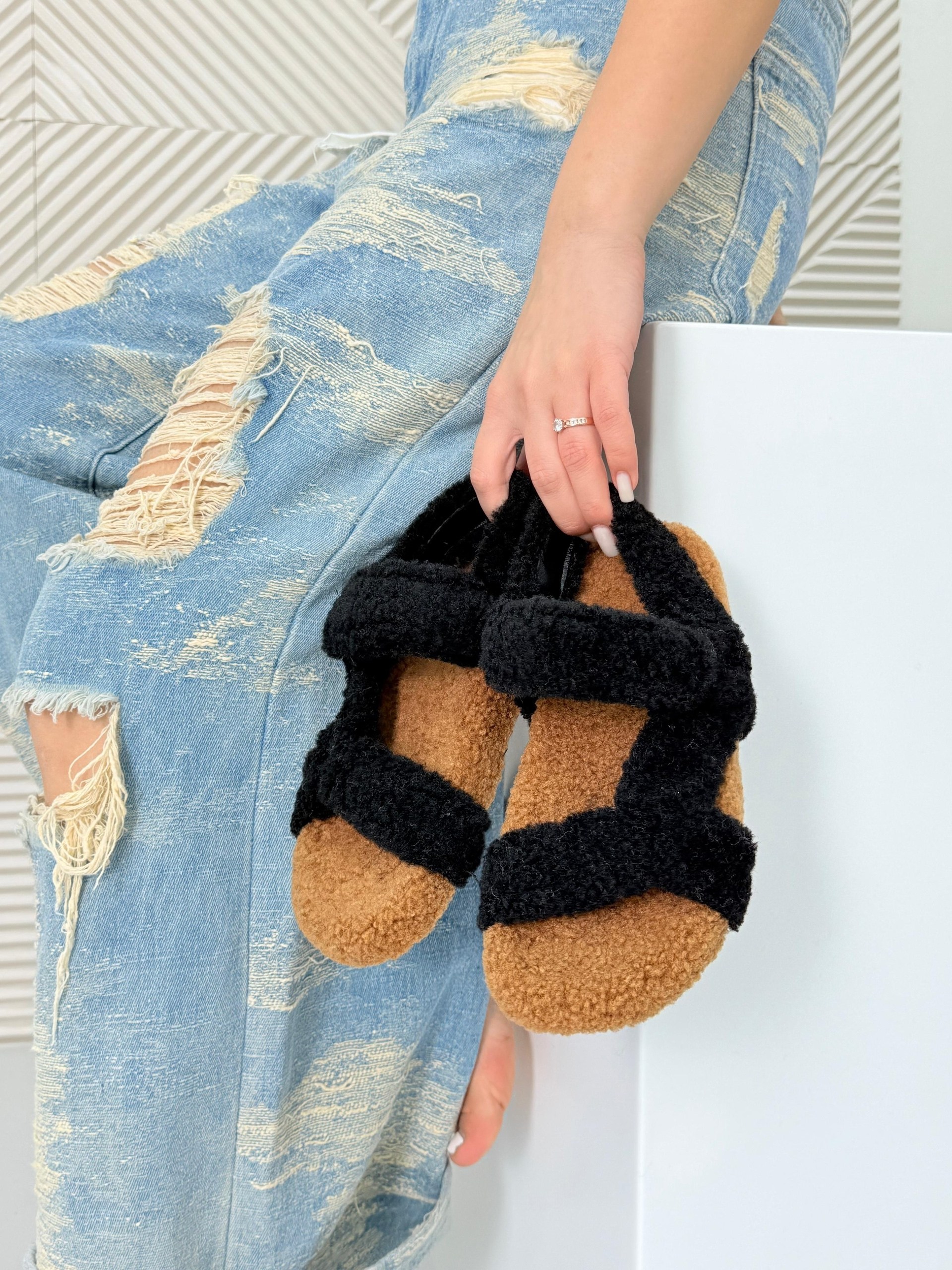 ,меховые босоножки фенди,сандалии модные,босоножки сандали,детские сандалии