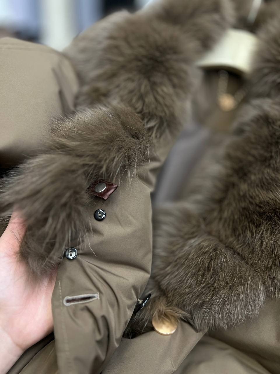 зимние пуховики женские,пуховик женский,пуховики с мехом,зимняя парка с натуральным мехом,парка женская с натуральным мехом