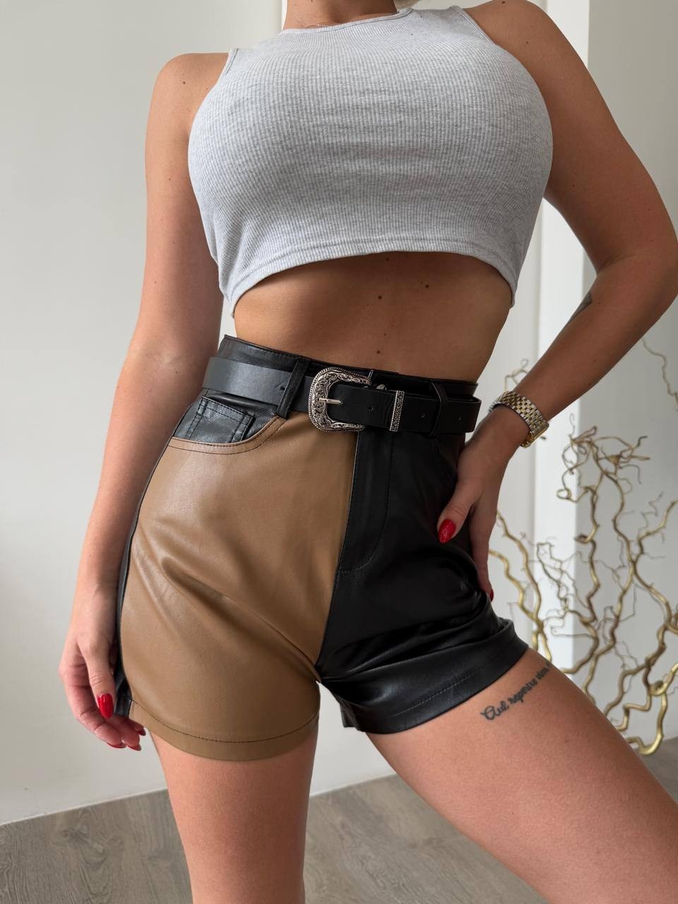 шорты кожаные,шорты кожаные женские,шорты женские,шорты женские из экокожи,шорты женские кожаные черные короткие