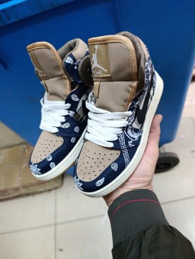 Кроссовки