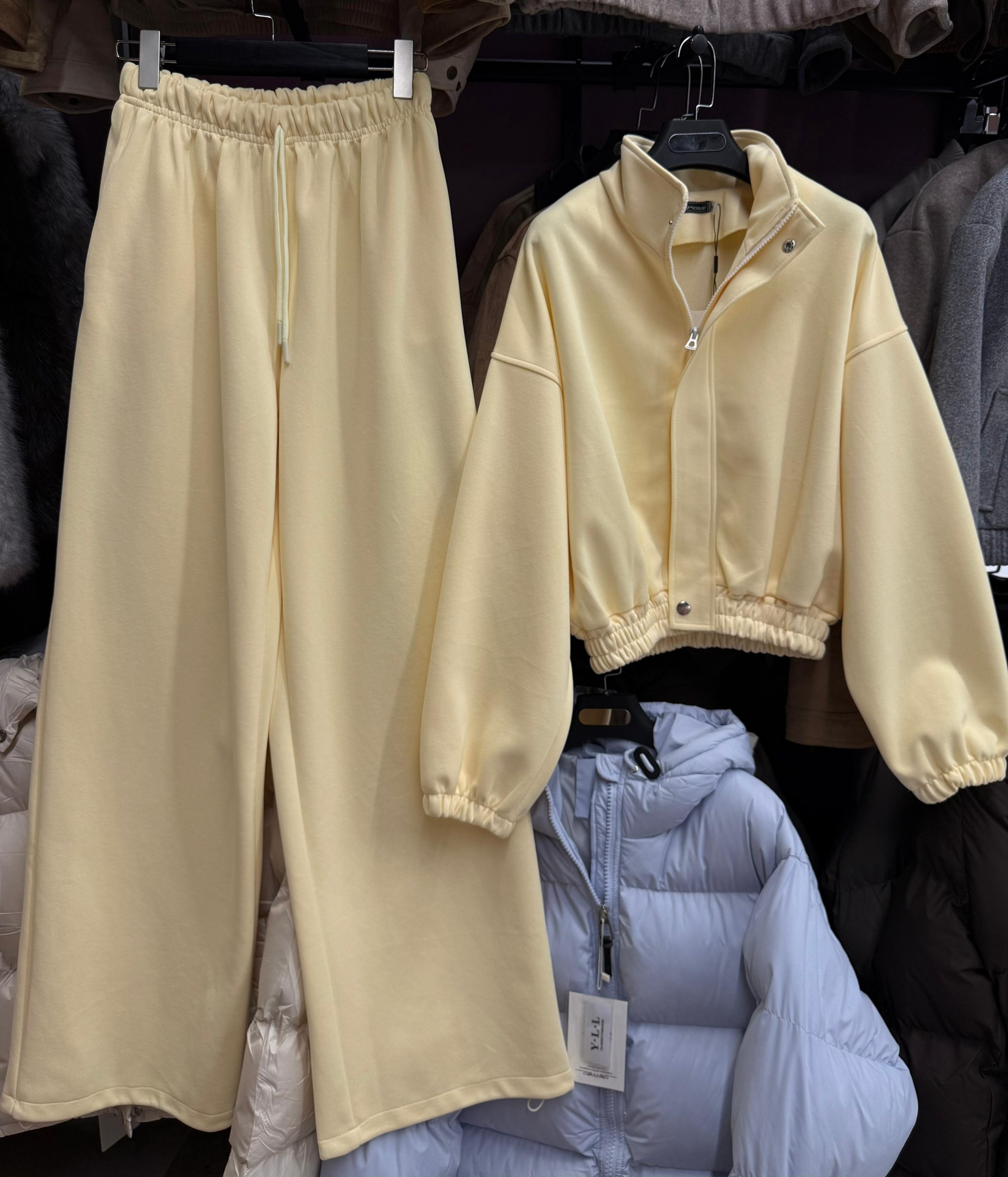 спортивные костюмы женские,стильные костюмы,костюм со штанами,женские костюмы,спортивные костюм