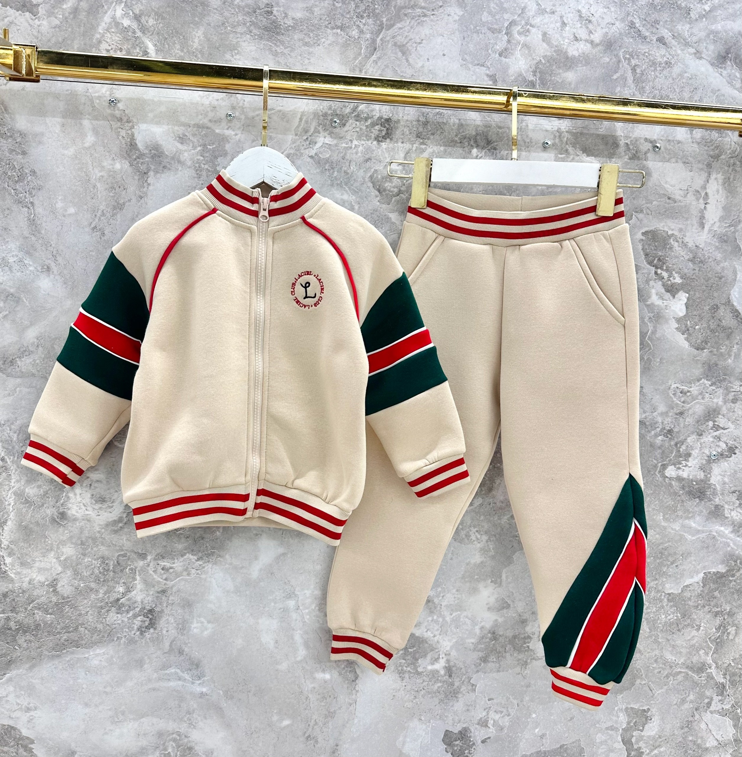 детские спортивные костюмы,,детский костюм,костюмы спортивные,джерси гуччи