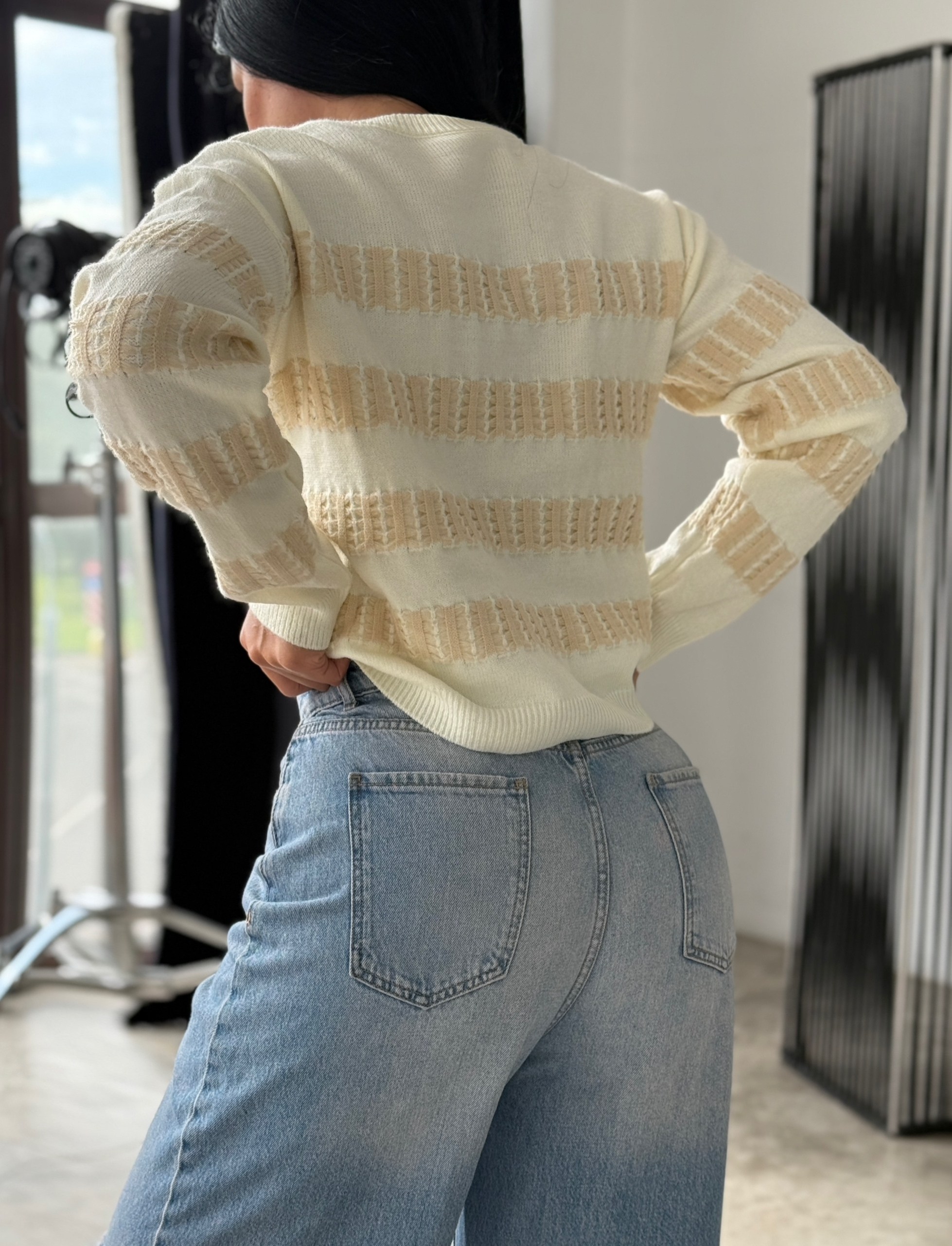 свитер оверсайз вязаный в полоску,свитер в полоску,свитер оверсайз укороченный вязаный в полоску,свитер вязаный в полоску,свитера вязаные