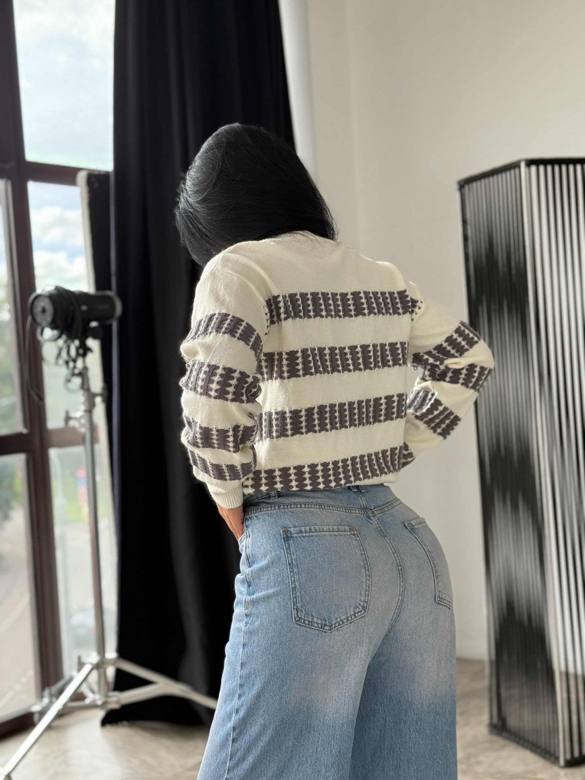 свитер оверсайз вязаный в полоску,свитер в полоску,свитер оверсайз укороченный вязаный в полоску,свитер вязаный в полоску,свитера вязаные