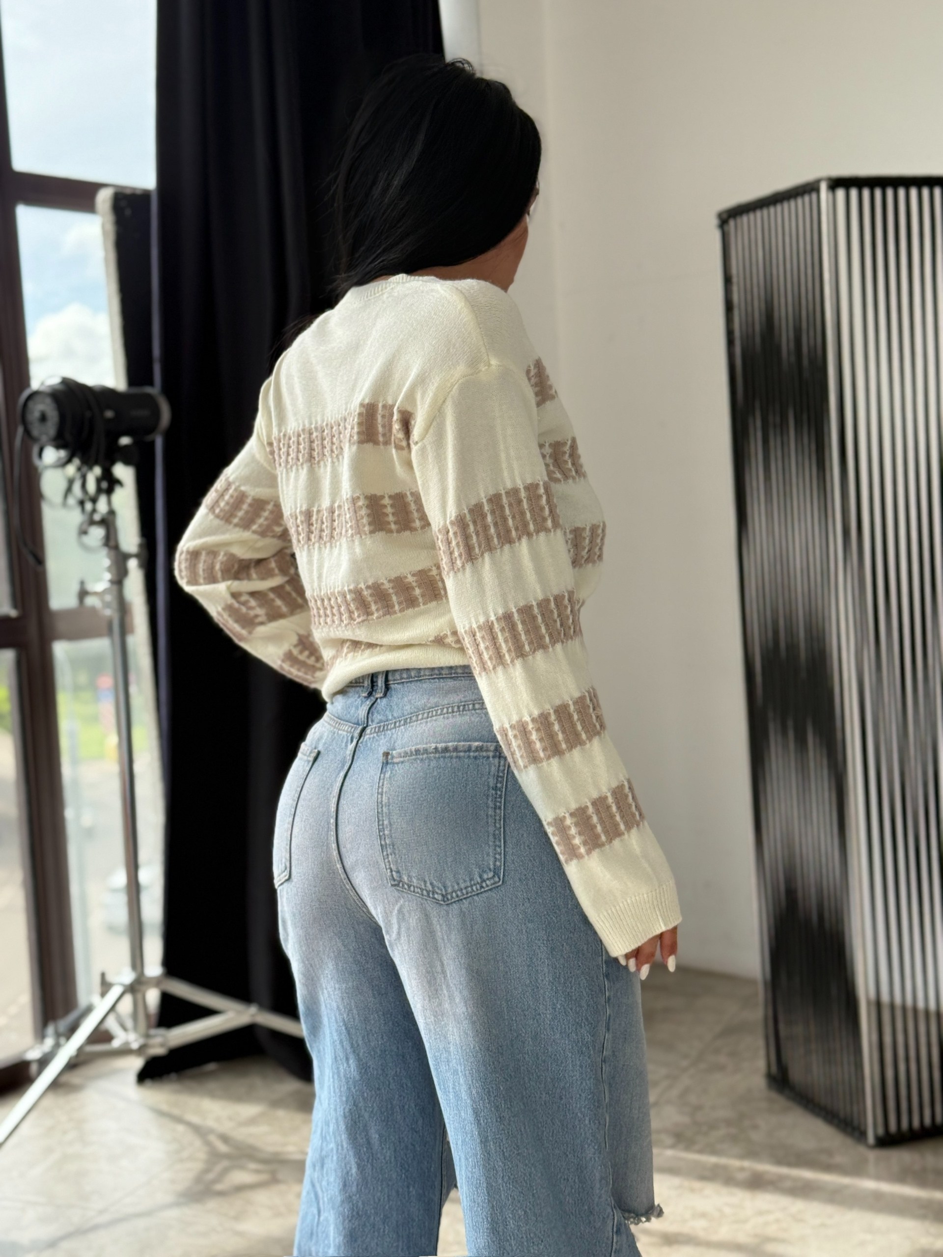 свитер оверсайз вязаный в полоску,свитер в полоску,свитер оверсайз укороченный вязаный в полоску,свитер вязаный в полоску,свитера вязаные