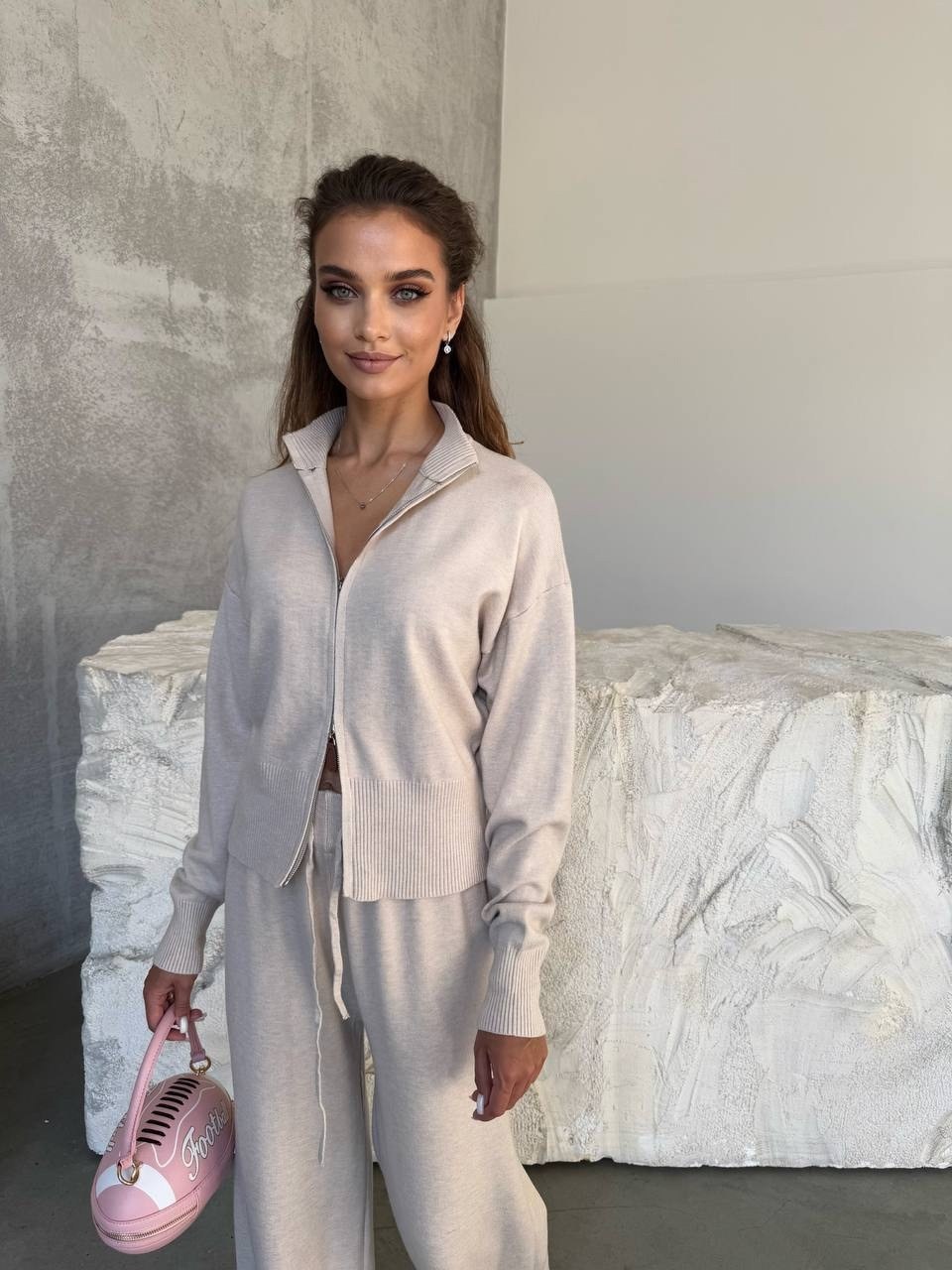 костюм двойка кашемир,трикотажные костюмы,трикотажный женский костюм,вязаные костюмы,костюм молочный