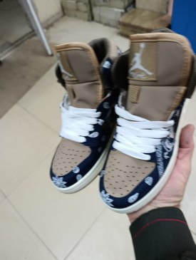 Кроссовки