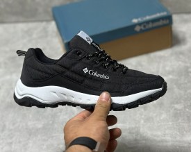 Кроссовки