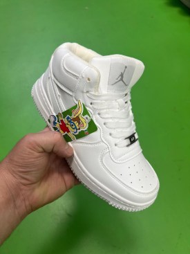 Кроссовки