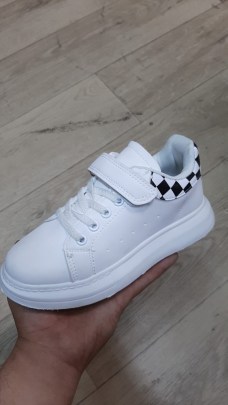 Кроссовки