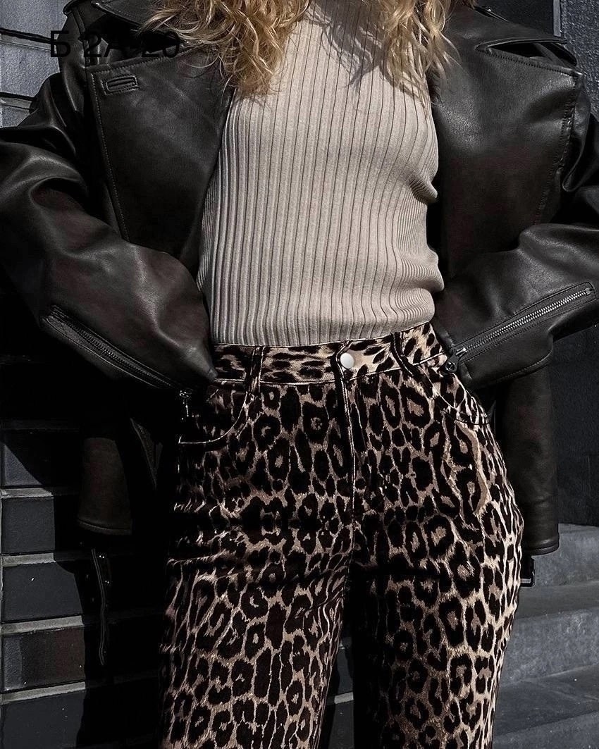 брюки с леопардовым принтом,леопардовые джинсы,леопардовые брюки,джинсы с леопардовым принтом,брюки модные