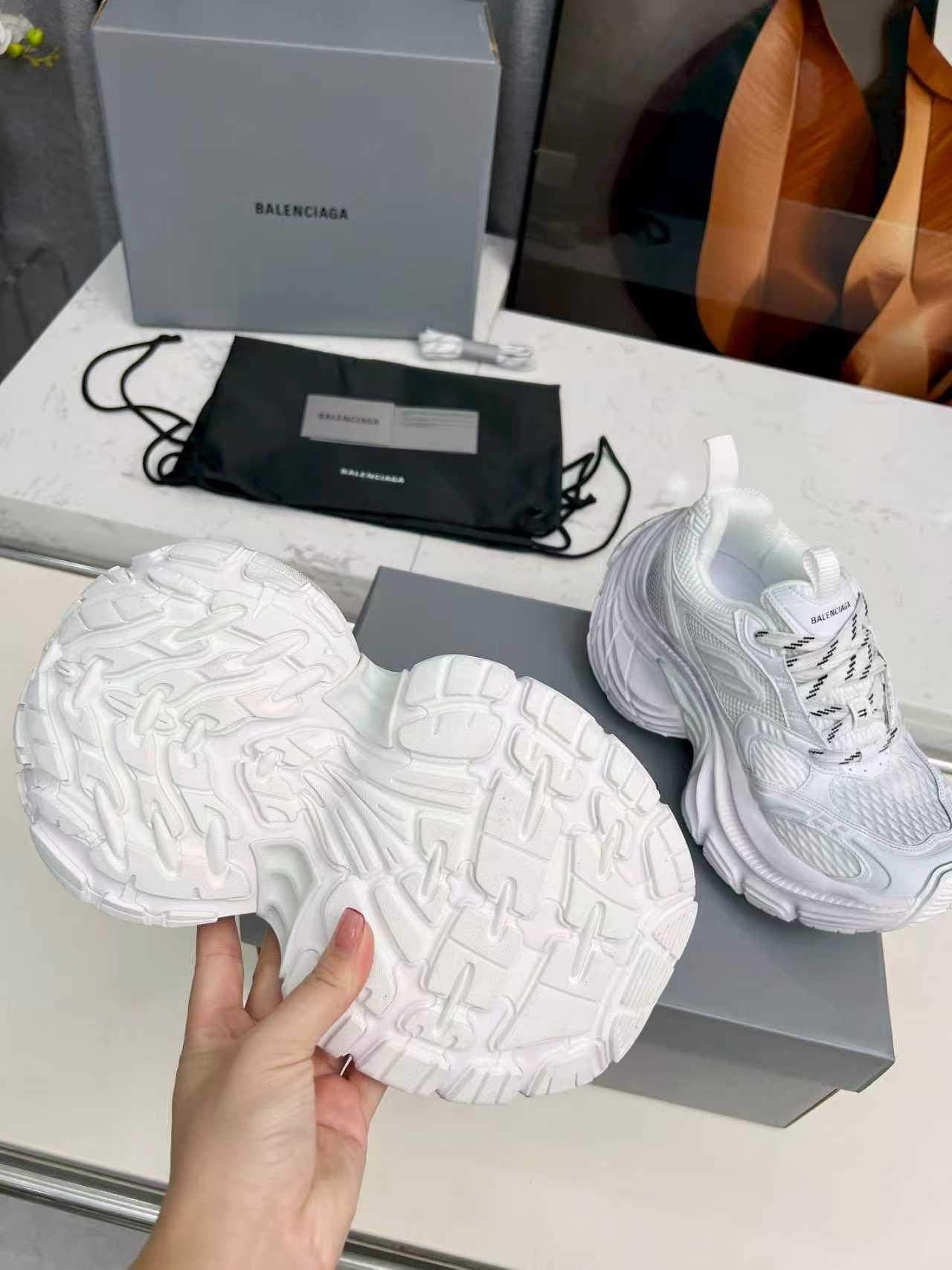 женские кроссовки balenciaga,кроссовки balenciaga, balenciaga,кроссовки огромные баленсиага,кроссовки из натуральной замши balenciaga