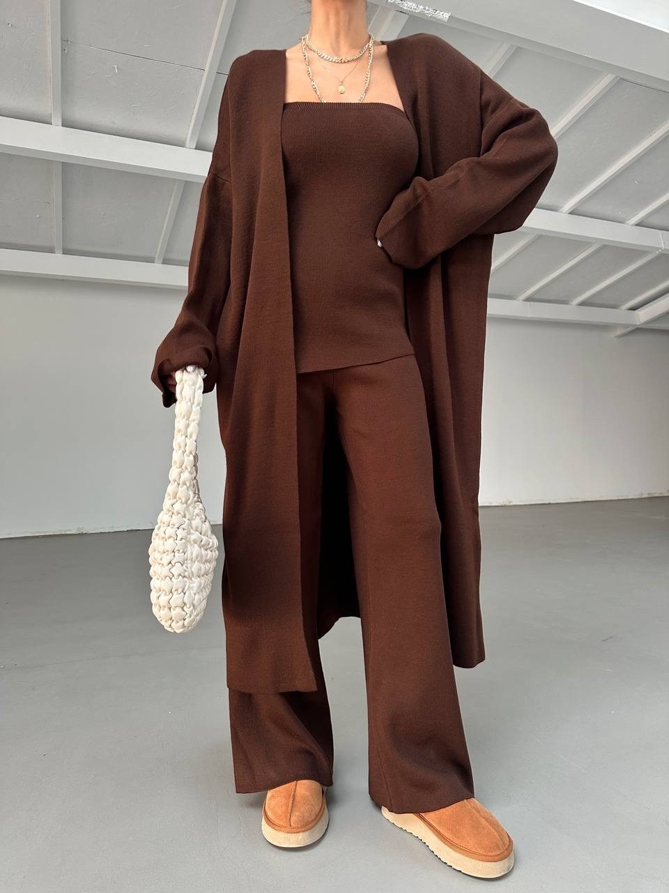 трикотажный костюм с кардиганом,костюмы трикотажные,длинный кардиган,коричневый кардиган,кардиган