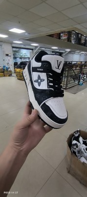 Кроссовки