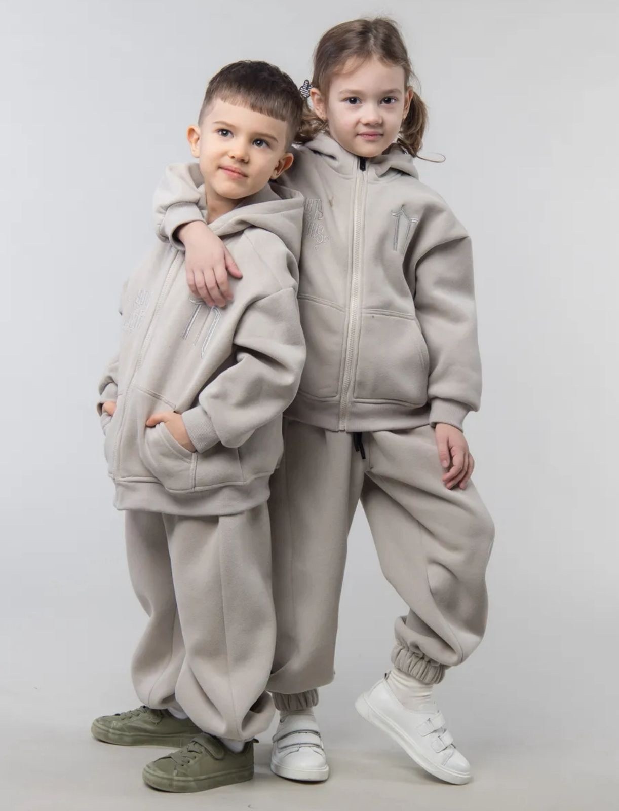 детский утепленный спортивный костюм,теплые спортивные костюмы,костюмы спортивные,костюм спортивный утеплeнный,спортивная одежда