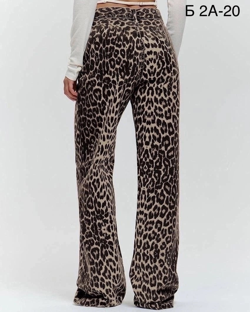 брюки с леопардовым принтом,леопардовые джинсы,леопардовые брюки,джинсы с леопардовым принтом,брюки модные