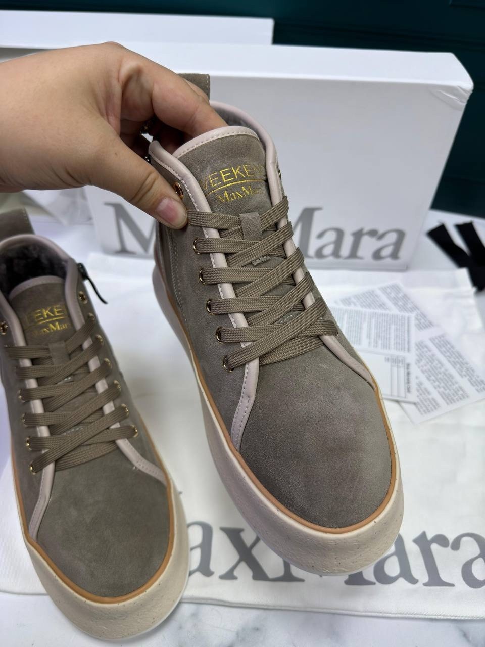 ,ботинки на толстой подошве,стильные ботинки,женские ботинки,платформа