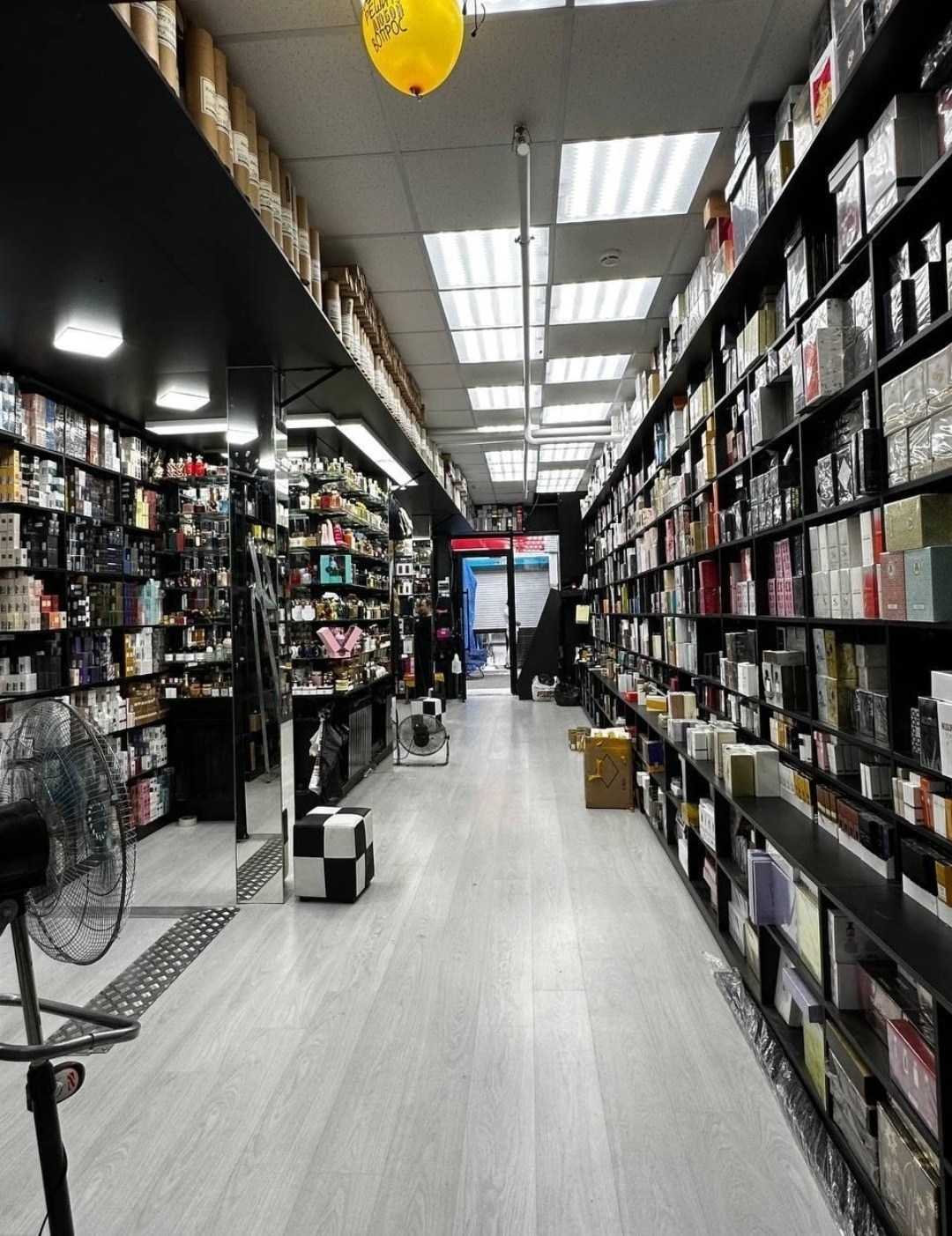 магазин,разнокалиберная гирлянда из шаров,украшение,бутик,шары арка